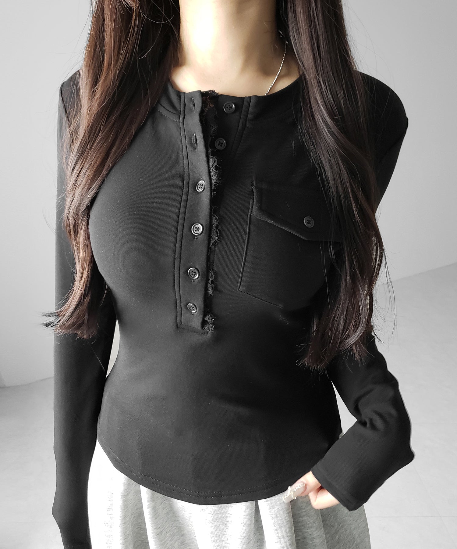 【 裏起毛 】レースドッキングヘンリーネックトップス / lace docking henley neck tops