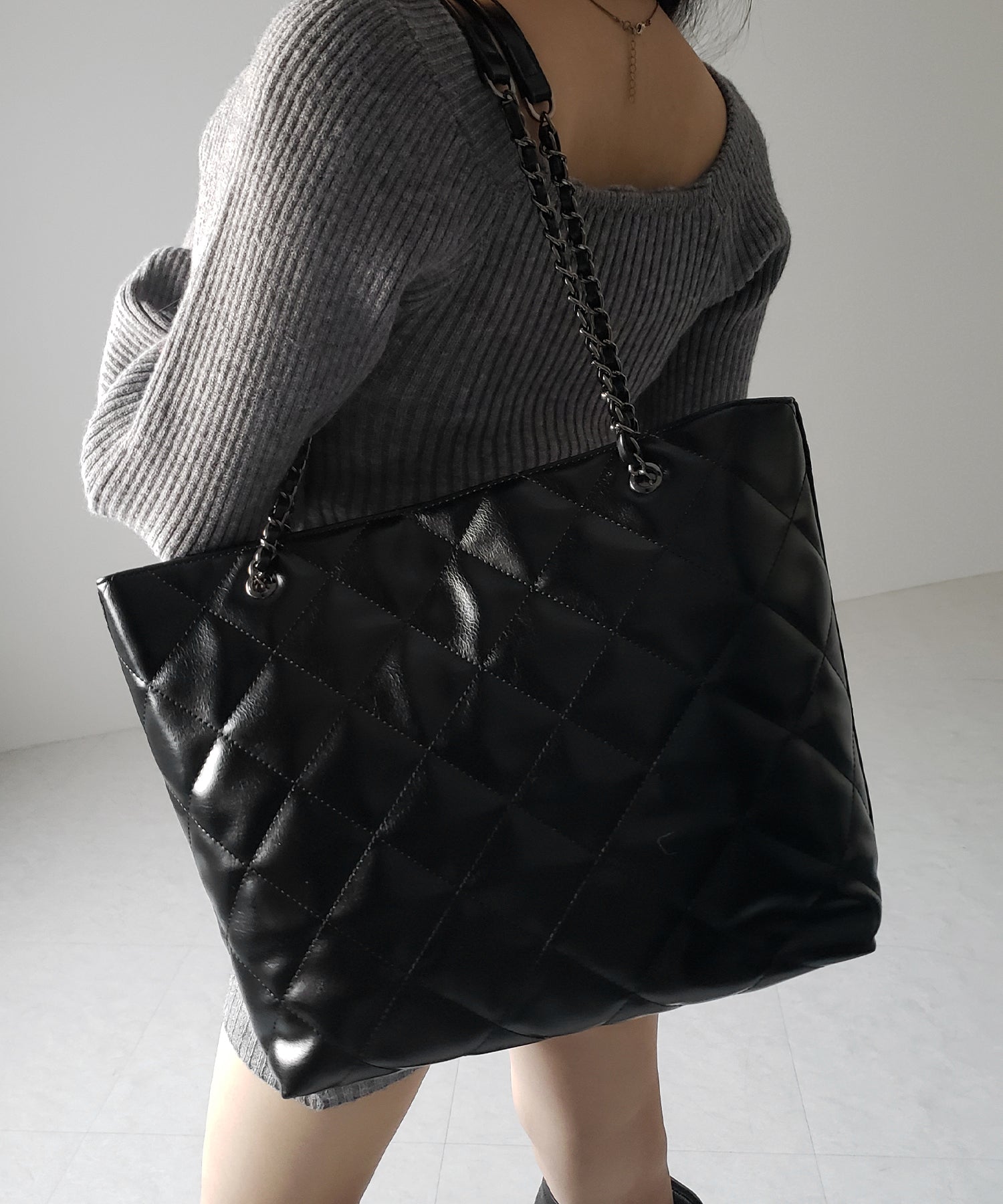 【 A4収納可 】キルティングチェーンスクエアトートショルダーバッグ / quilting chain square tote shoulder bag