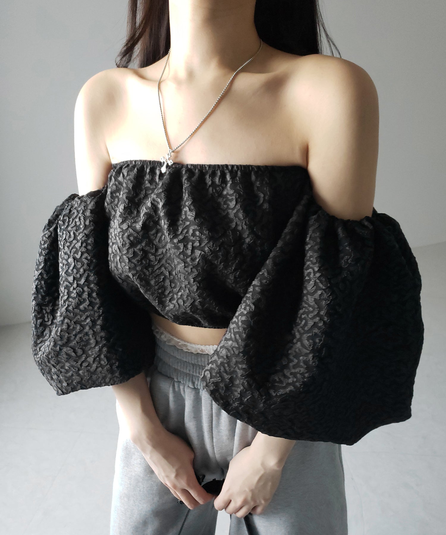 【 2color 】オフショルダーボリュームパフショートブラウス / off shoulder volume puff short blouse