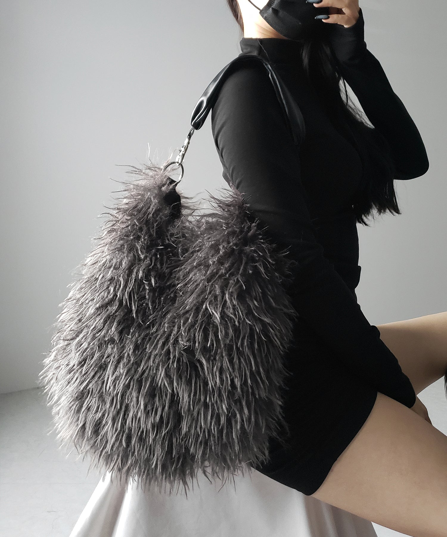 【 ショルダーストラップ付き2WAY 】バイカラーシャギーファーショルダーバッグ / bicolor shaggy fur shoulder bag