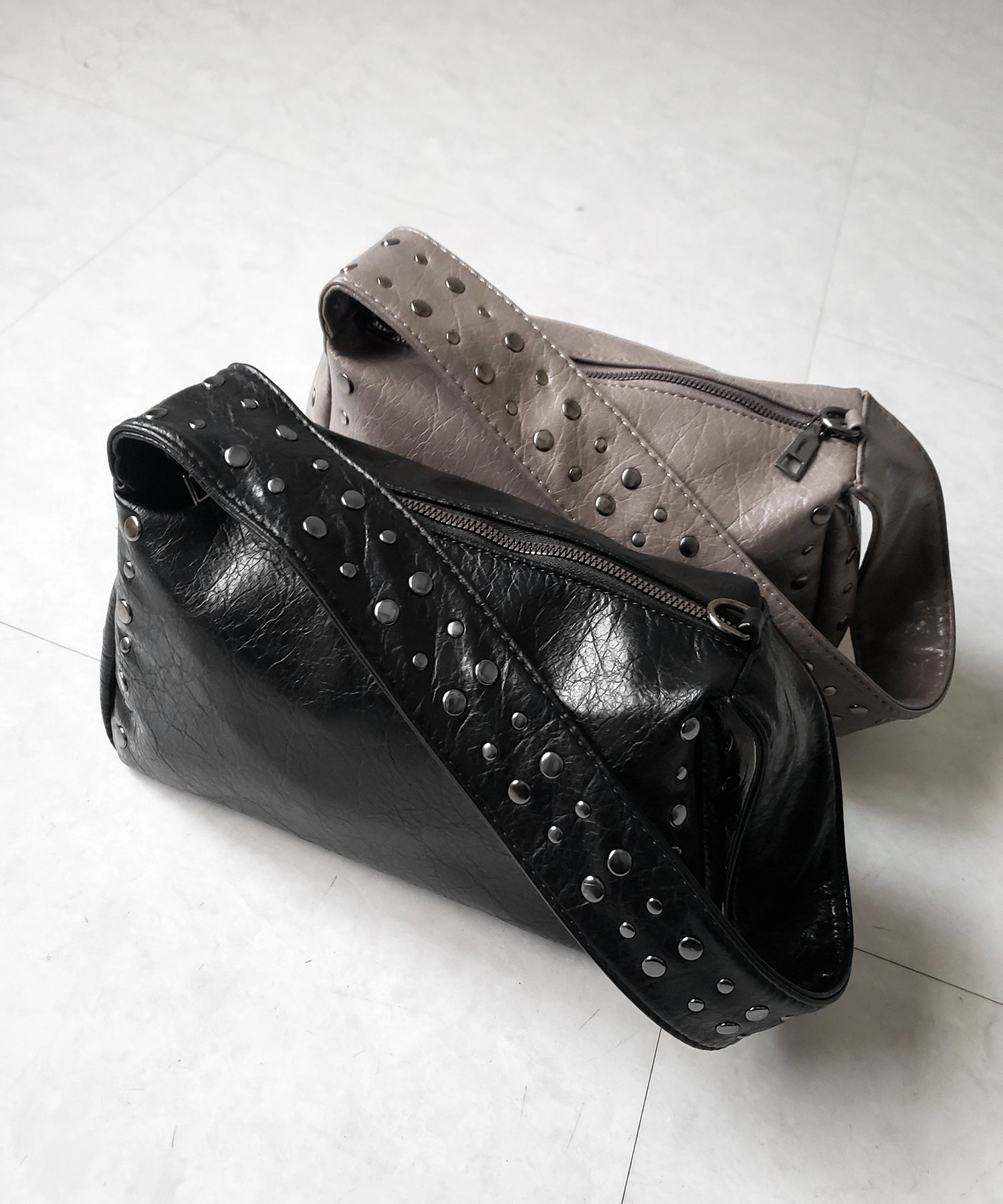 スタッズデザインスクエアショルダーバッグ / stud design square shoulder bag