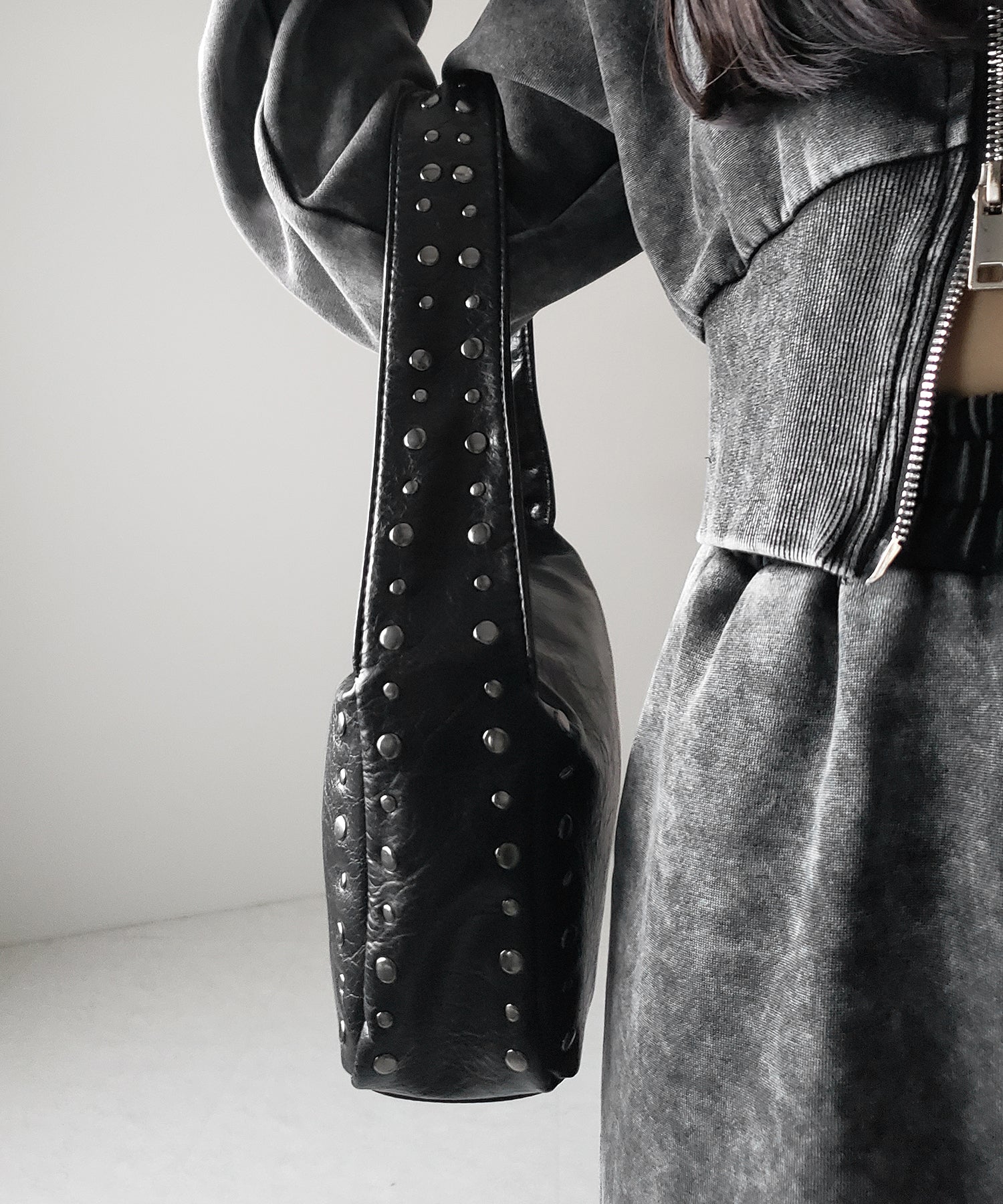 スタッズデザインスクエアショルダーバッグ / stud design square shoulder bag