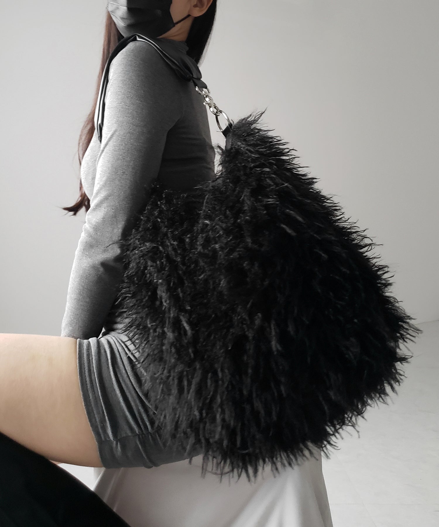 【 ショルダーストラップ付き2WAY 】バイカラーシャギーファーショルダーバッグ / bicolor shaggy fur shoulder bag
