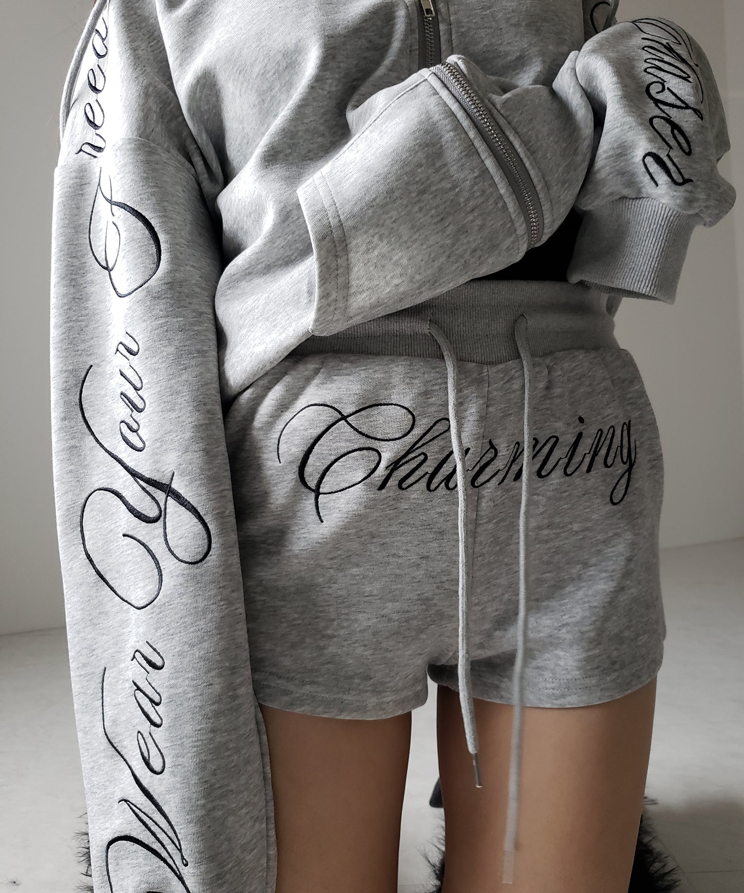 【 セットアップ 】レタリングロゴ刺繍ジップアップパーカー&ショートパンツ / lettering logo embroidery zip-up hoodie & short pants SETUP