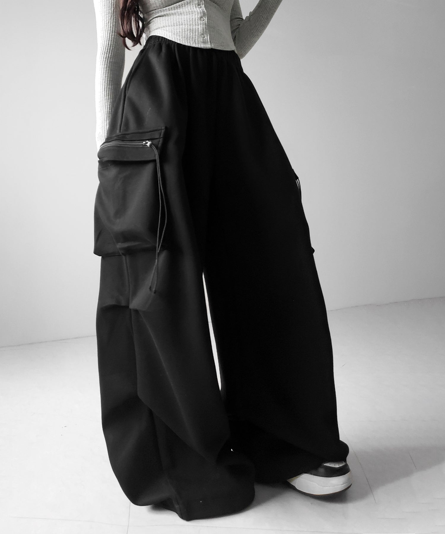 【 裾絞り可能2WAY 】ドローコードタックワイドカーゴスウェットパンツ / drawcord tuck wide cargo sweatpants