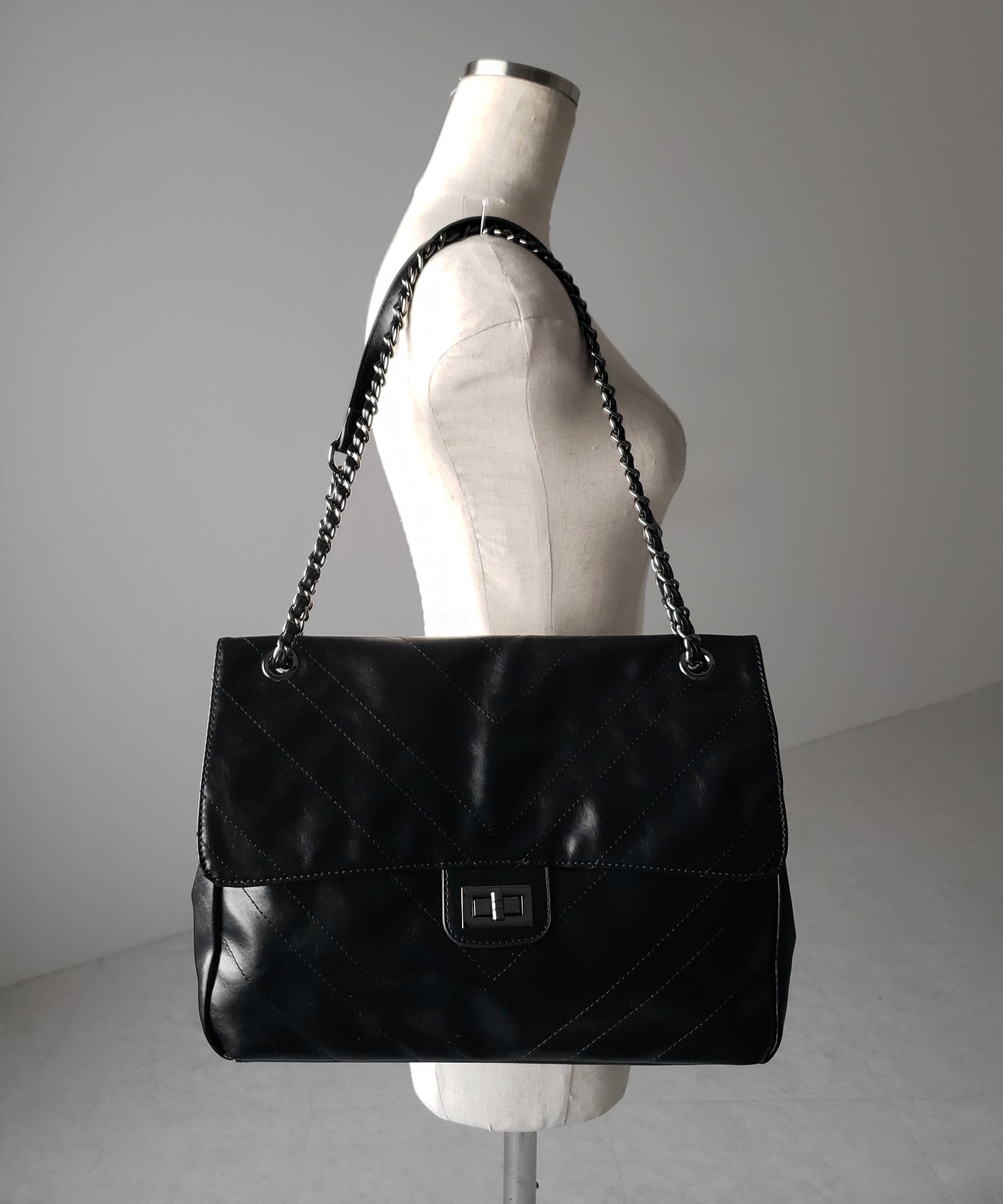 2WAY チェーンフェイクレザーフラップショルダーバッグ / 2WAY chain fake leather flap shoulder bag