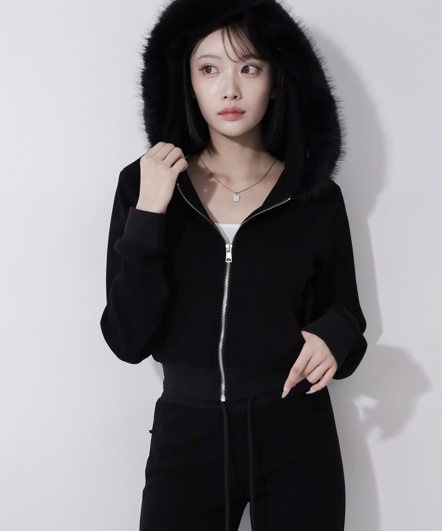 【 セットアップ 】ファーフードショートパーカー&スウェットフレアパンツ / Fur short hoodie & sweat flare pants SETUP