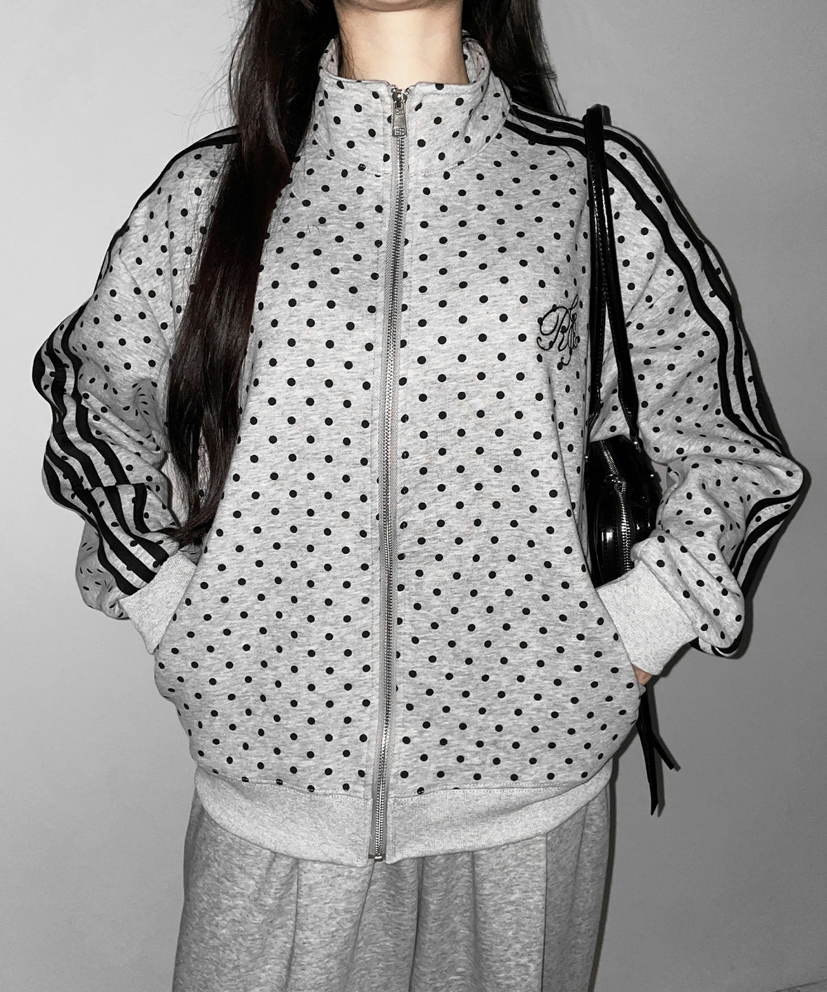 胸ロゴ刺繍ドットラインオーバースウェットブルゾン / chest logo embroidery side dot line over sweat blouson