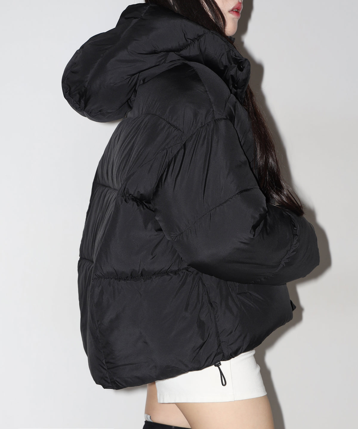 スタンドネックボリュームフーディ中綿パフジャケット / Stand-neck volume hooded fake down puff jacket