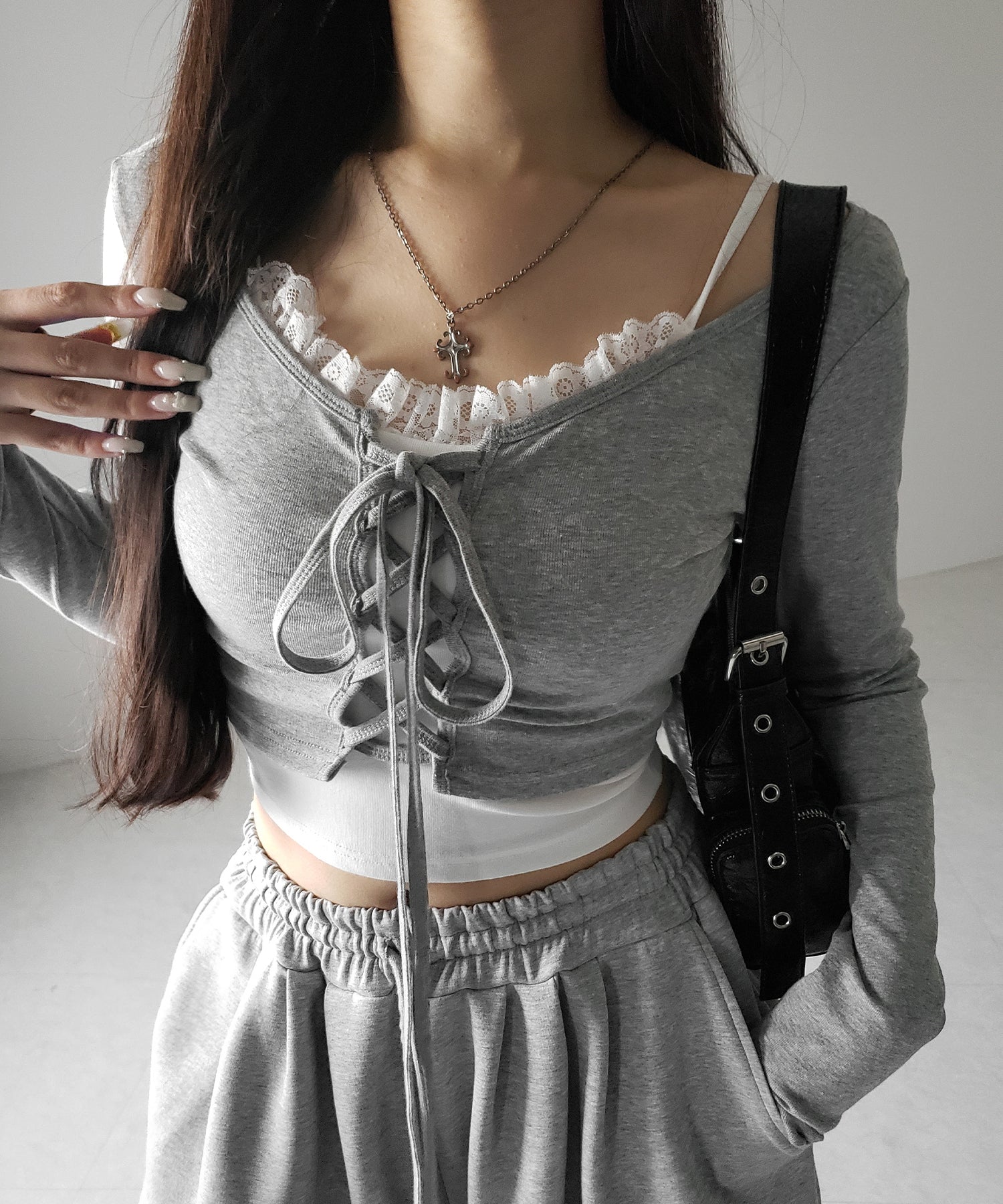 【 新色ピンクが追加!/2点セット 】レースアップリボンショートトップス + レースキャミ SET / lace up ribbon short tops + lace cami SET