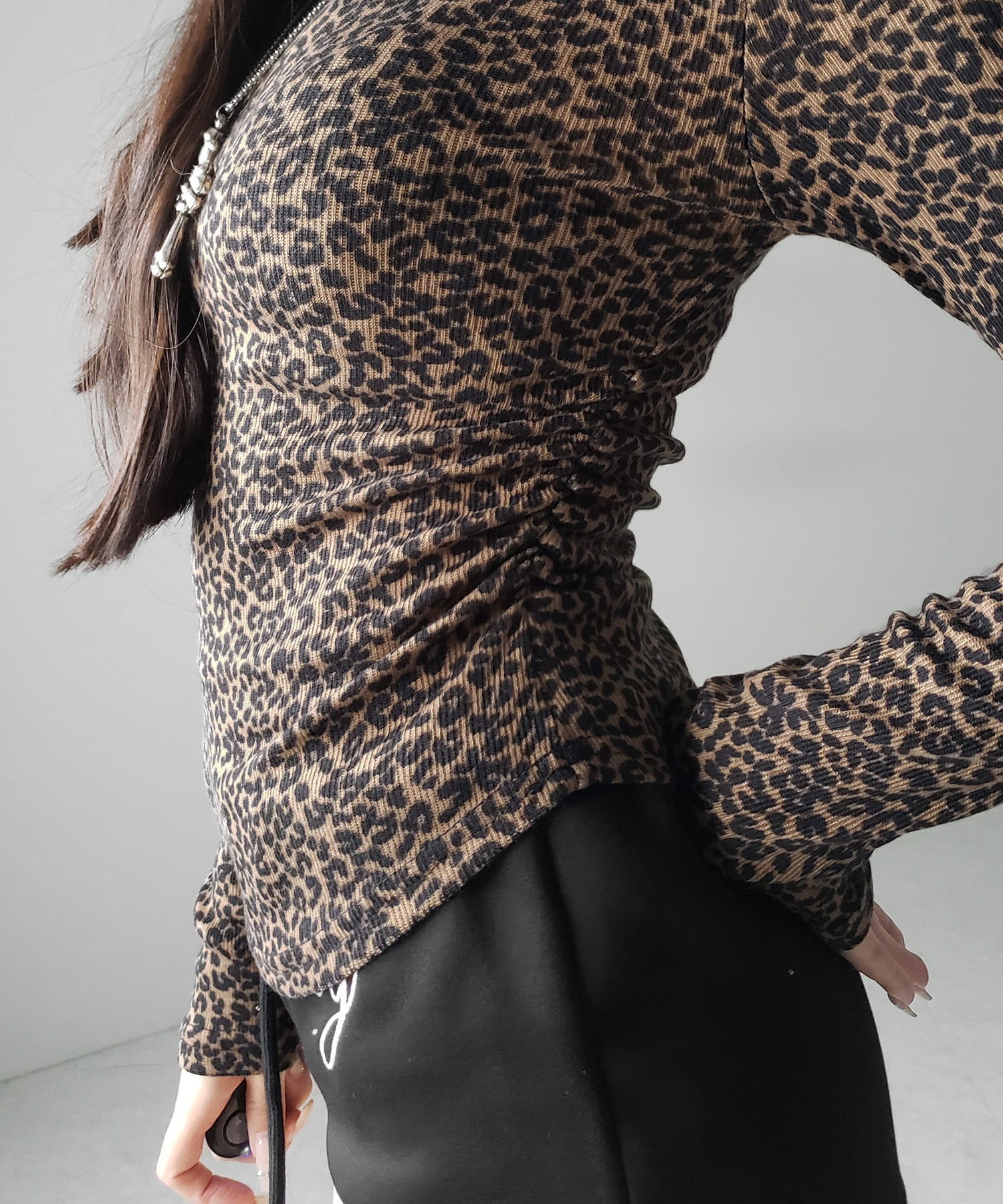 レオパードワンショルシャーリングリブカットソートップス / leopard one shoulder shirring rib cutsew tops