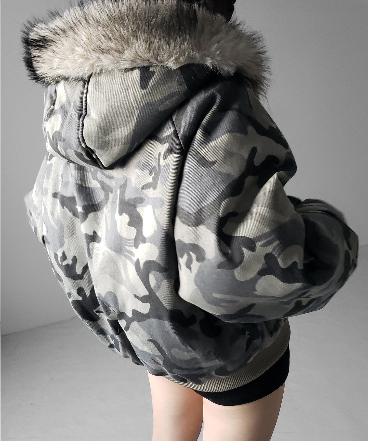 カモフラフェイクファーフーディ中綿ジャケット / camouflage fake fur hoodie down jacket