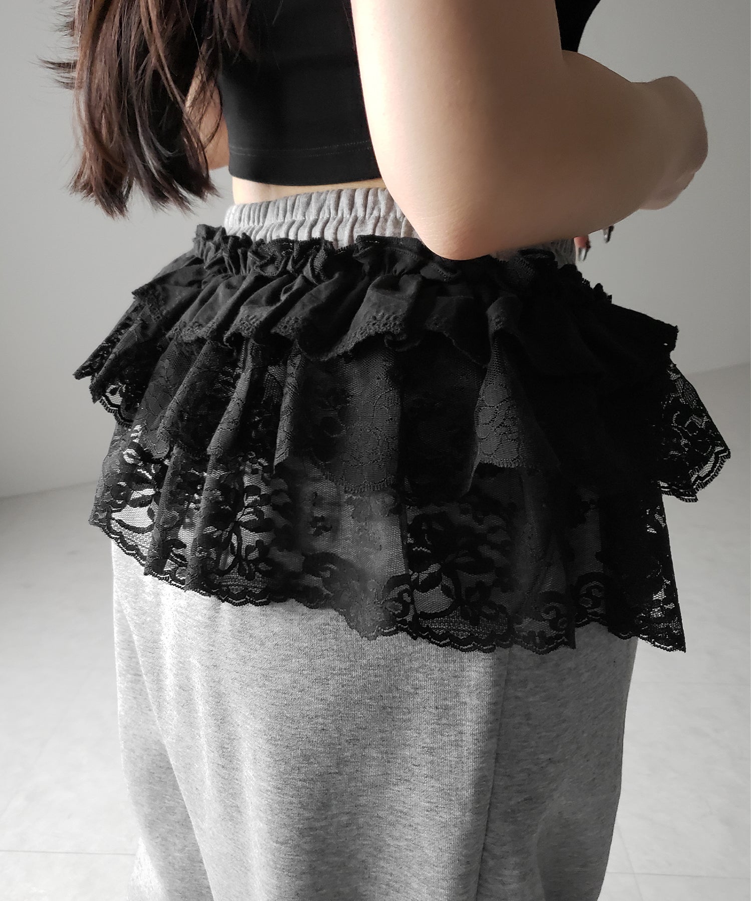 【 2color 】ストラップリボンレースフリルミニ巻きスカート / strap ribbon lace frill mini wrap skirt