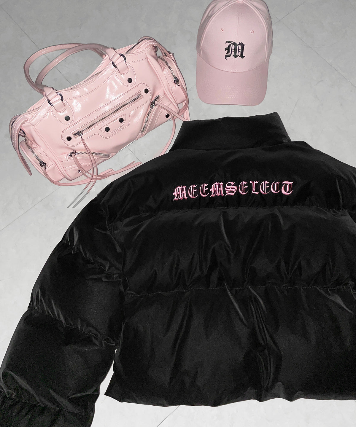 【 新色ピンクが追加! 】グランジロゴ刺繍ショートパフ中綿ジャケット / grunge logo embroidery short puff fake down jacket