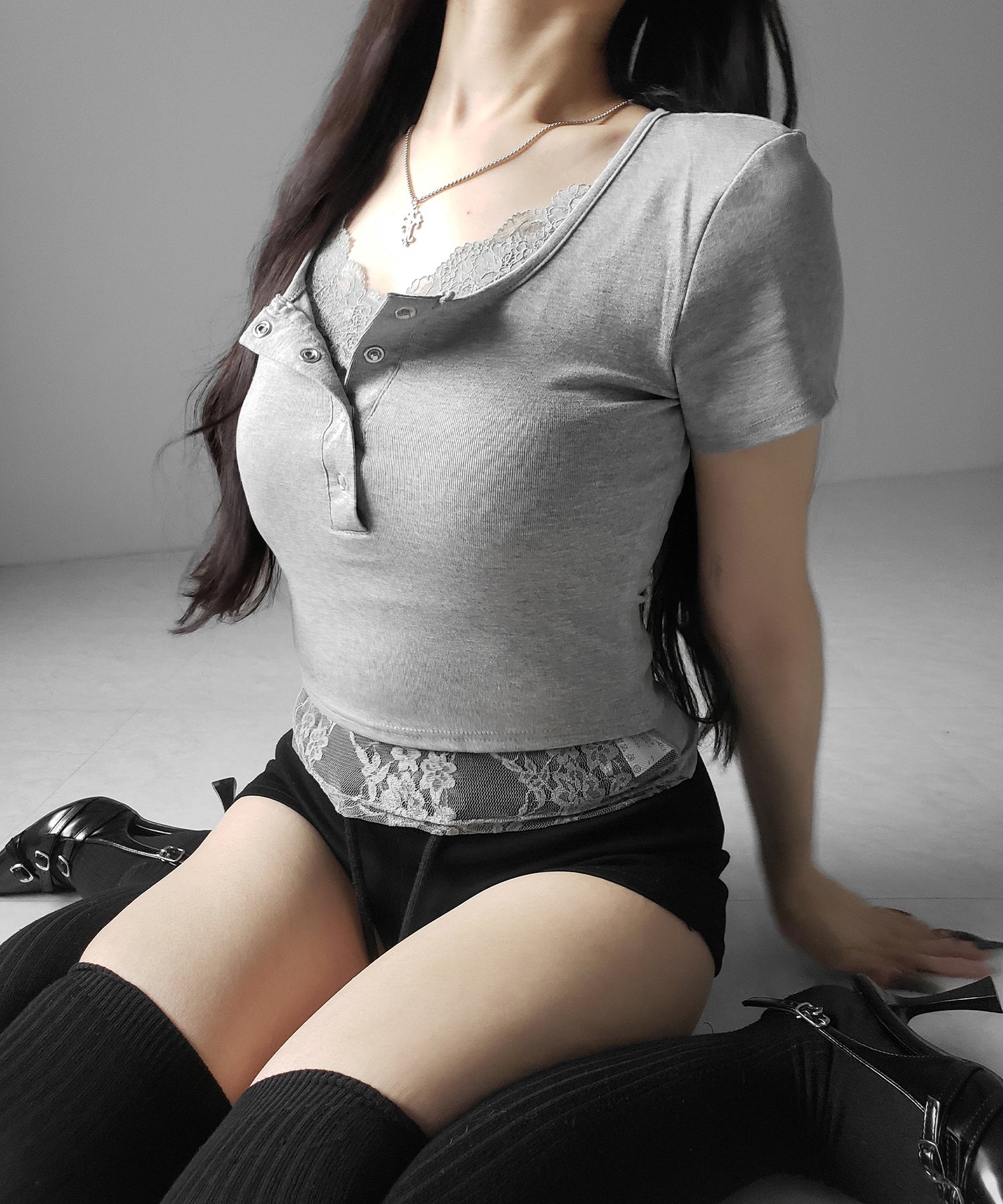 レースレイヤードヘンリーネックスクエア半袖Tシャツ / lace layered henley neck square short sleeve T-shirt