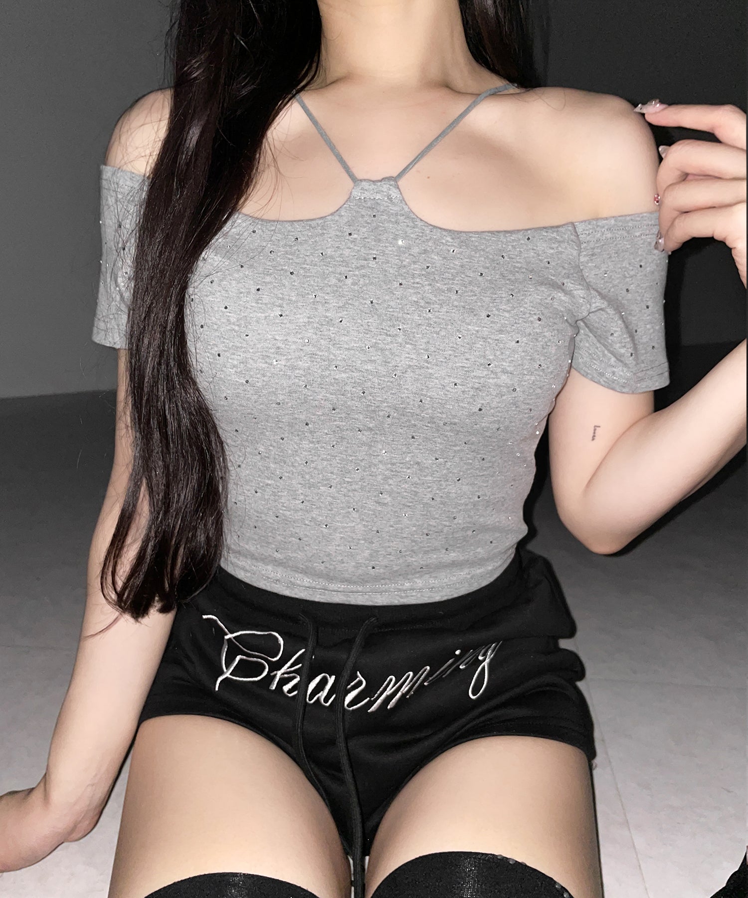 ラインストーンクロスネックショートTシャツ / Rhine stone cross neck short T-shirts
