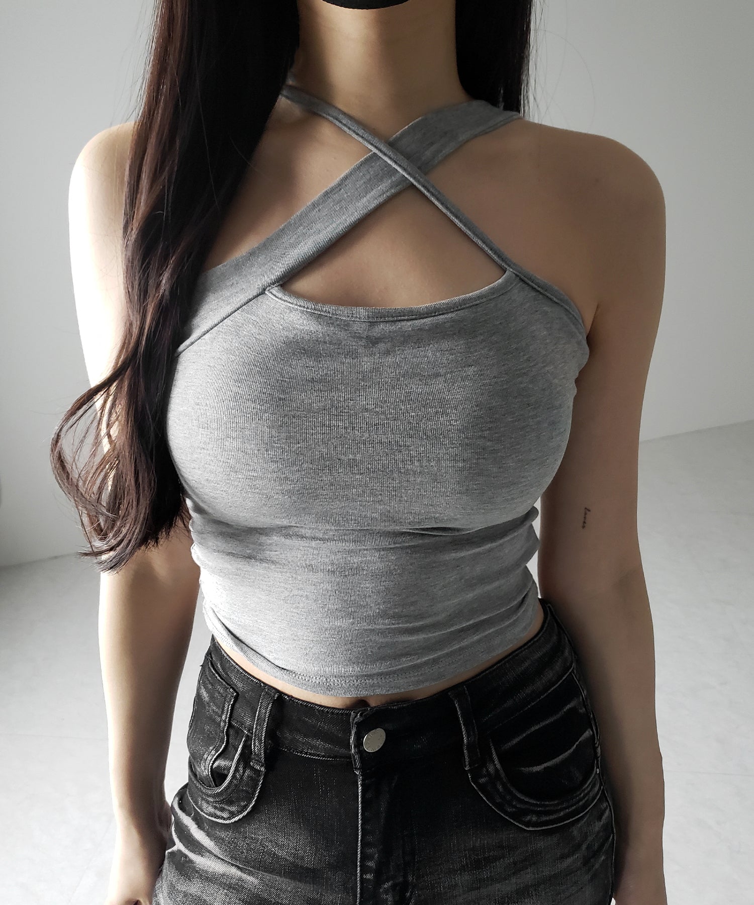 【 3color / カップ付 】クロスネックカットアウトキャミソール / cross neck cutout camisole