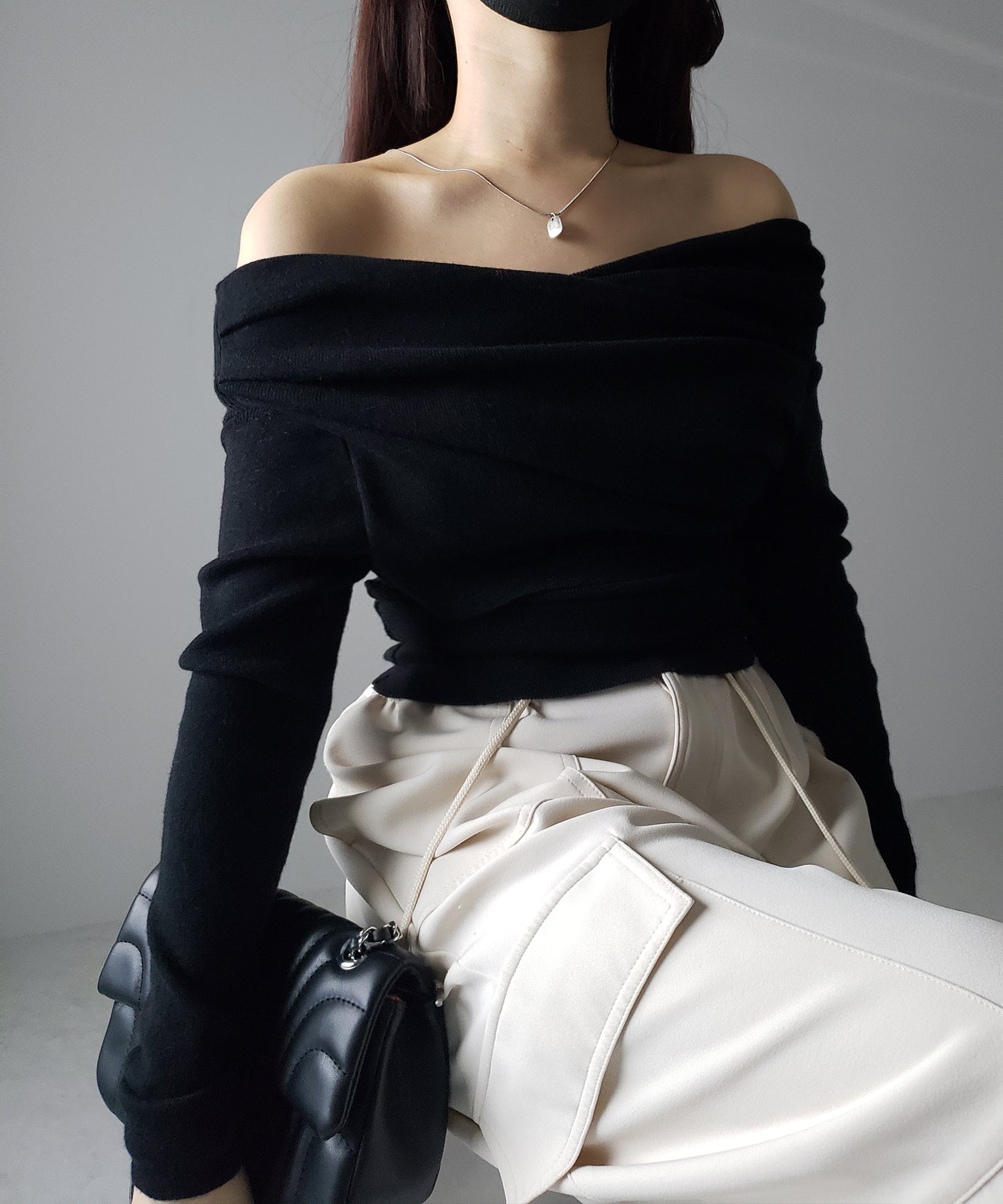 タックデザインドレープオフショルダーリブニット