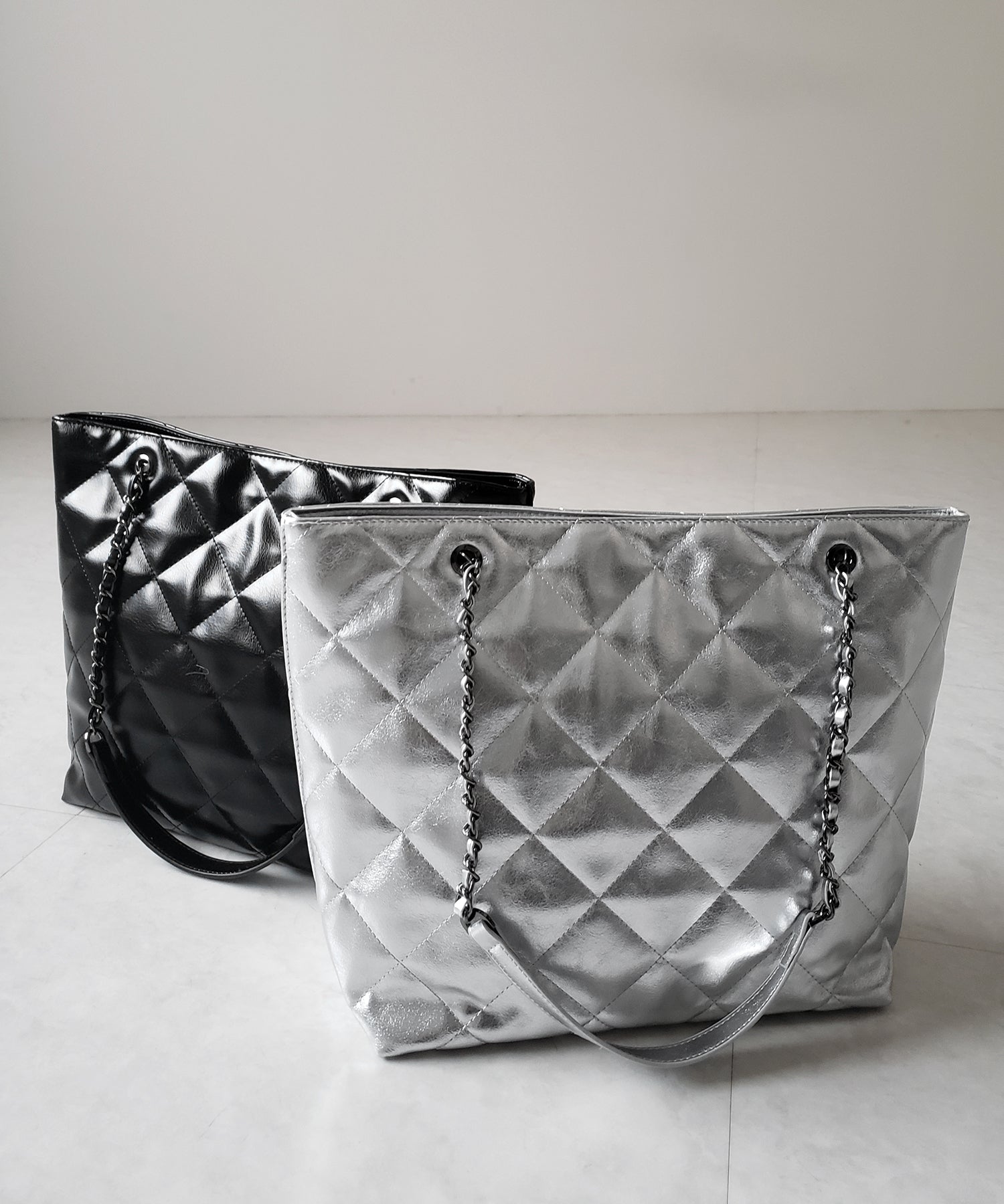 【 A4収納可 】キルティングチェーンスクエアトートショルダーバッグ / quilting chain square tote shoulder bag