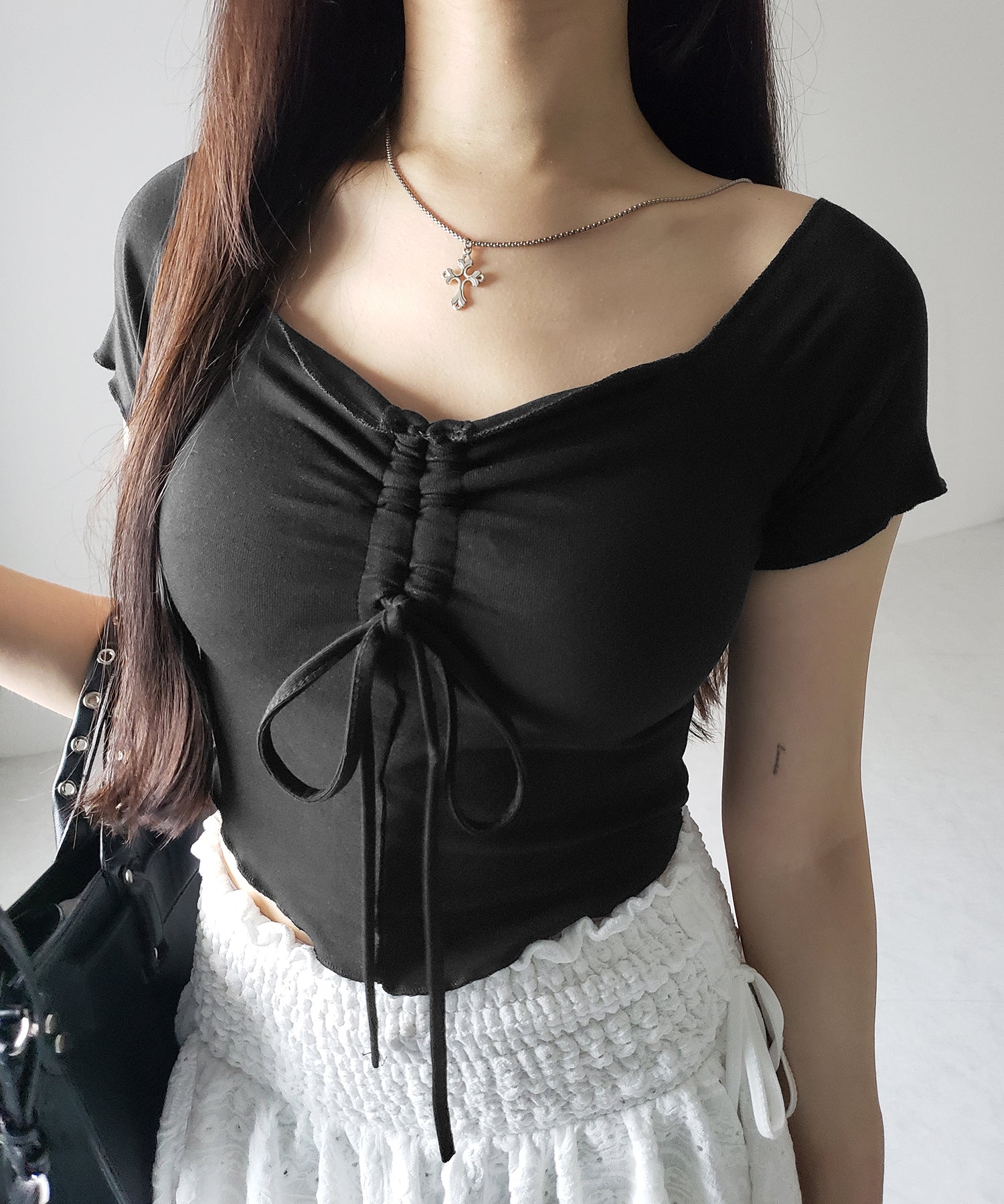 シャーリングリボンオフショルメローTシャツ / shirring ribbon off-shoulder mellow T-shirt