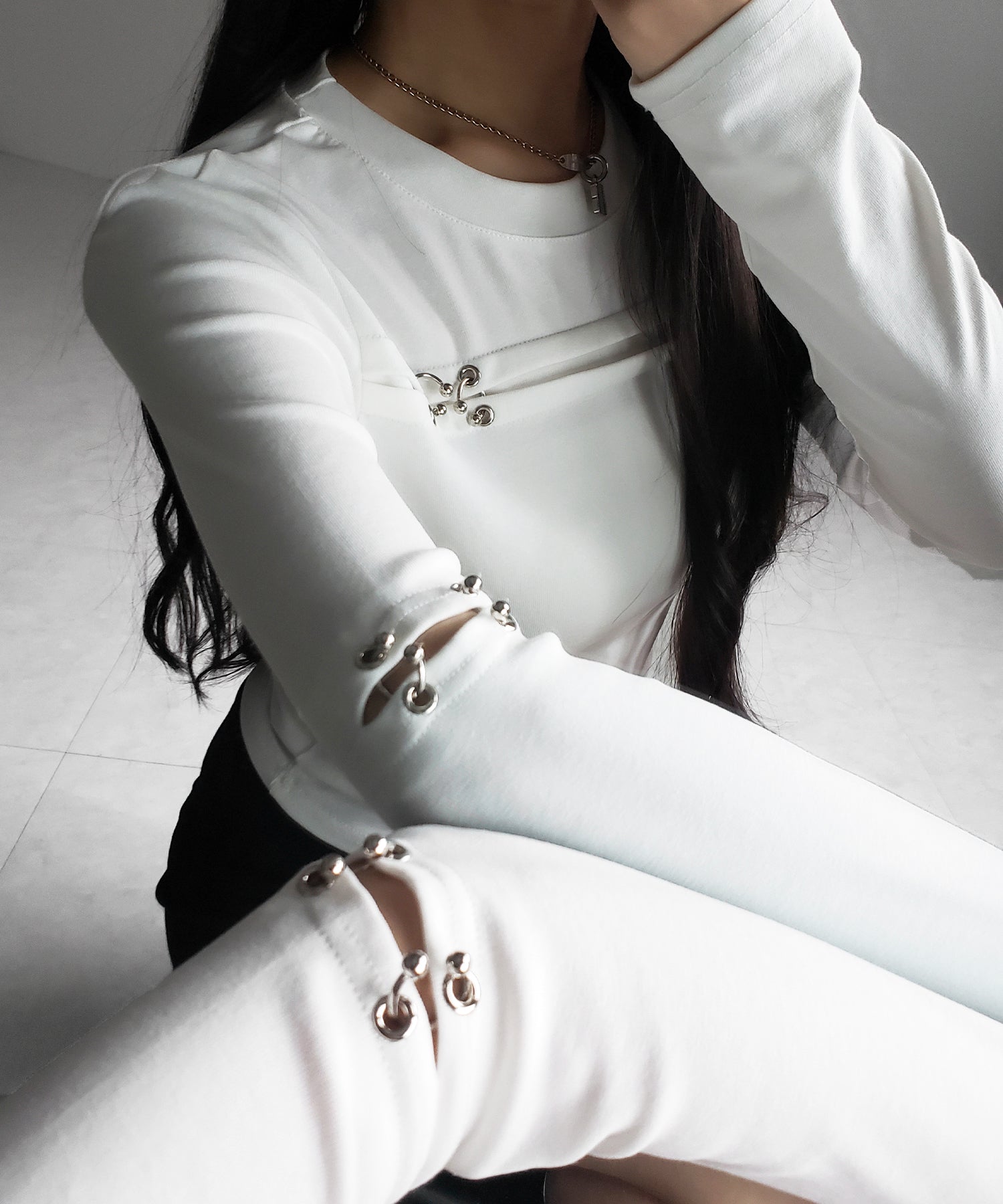 ピアッシングカットアウトスリムロンT/ piercing cutout slim long sleeve T-shirts