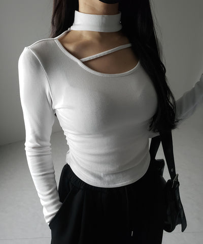 【 裏起毛 】チョーカーナナメストラップシャーリングトップス / choker naname strap shirring tops