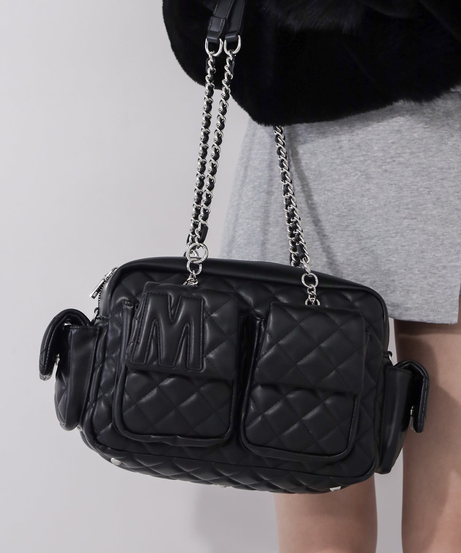 【 2WAY 】Mロゴフェイクレザーキルティングチェーンショルダーバッグ / M logo fake leather quilting chain shoulder bag