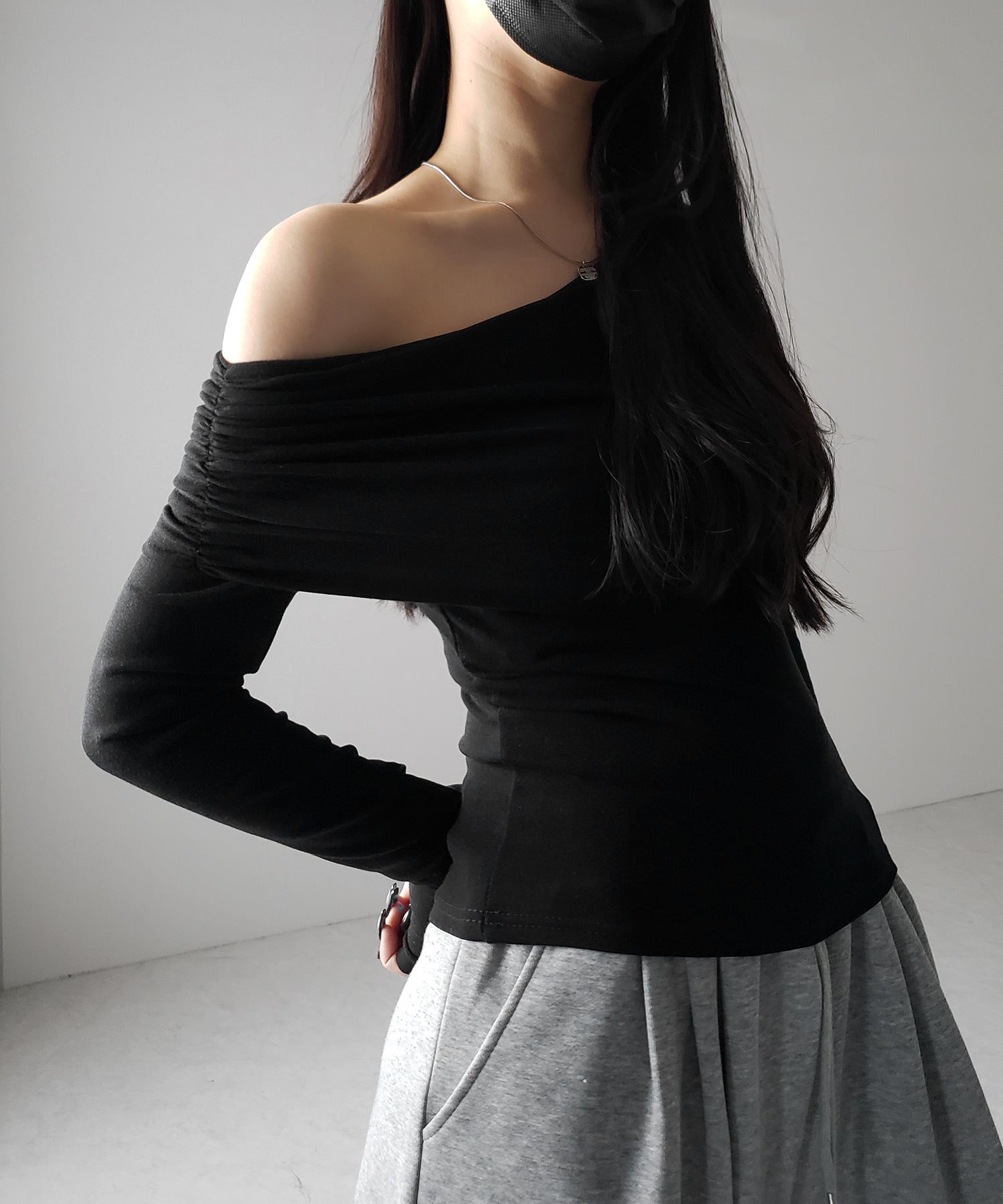 【 2color / 裏起毛 】ワンショルダードレープギャザースリムトップス / One-shoulder draped gather slim tops