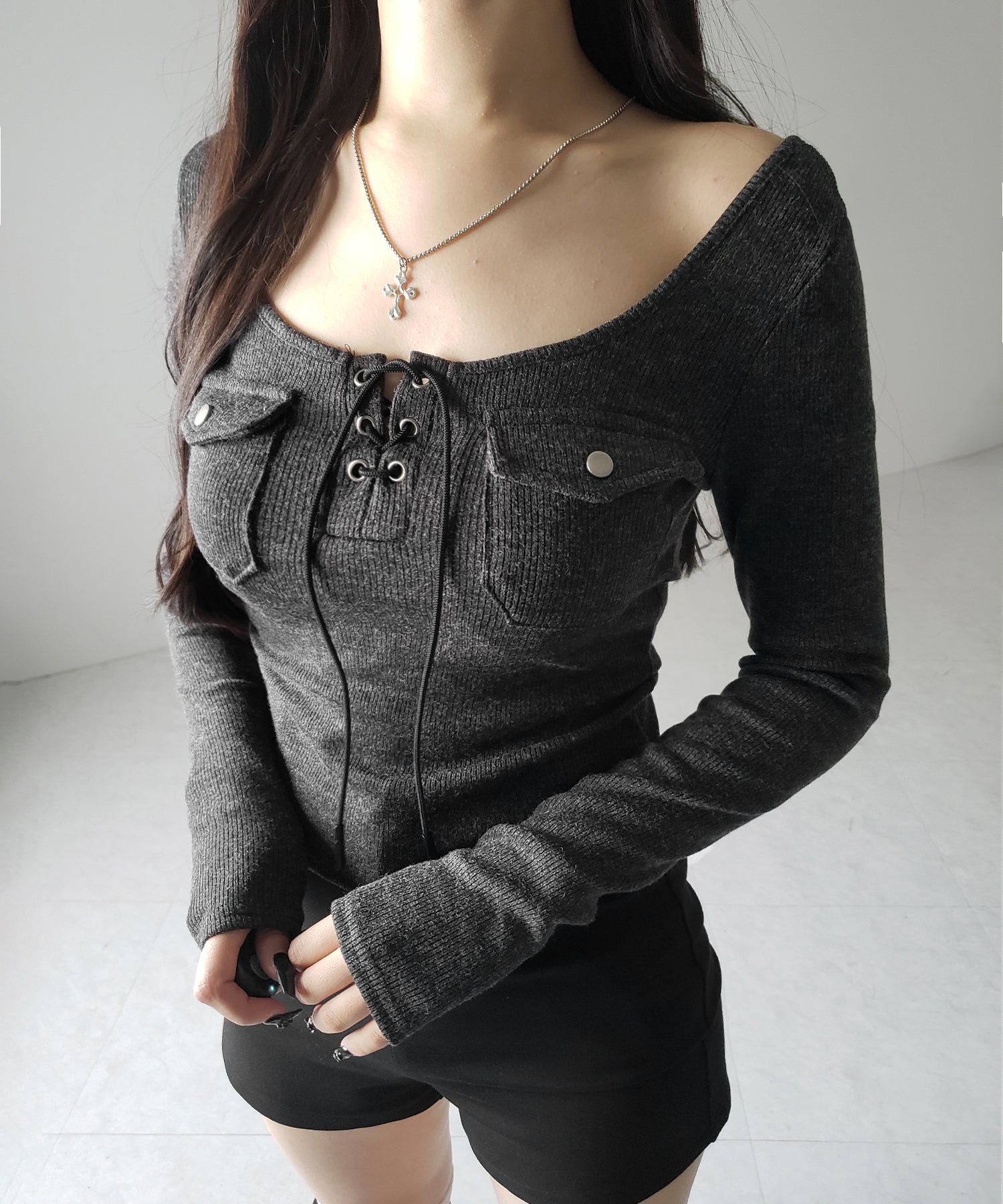 レースアップアウトポケットスリムリブトップス / lace up out pocket slim ribbed tops