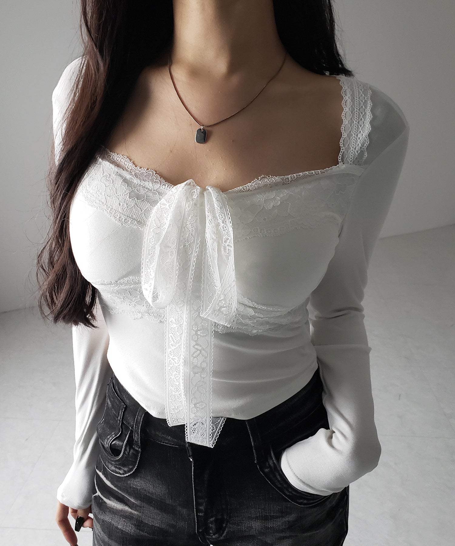 【 2WAY 】クロスネックレースリボンスクエアカットソートップス / cross neck lace ribbon square cutsaw tops