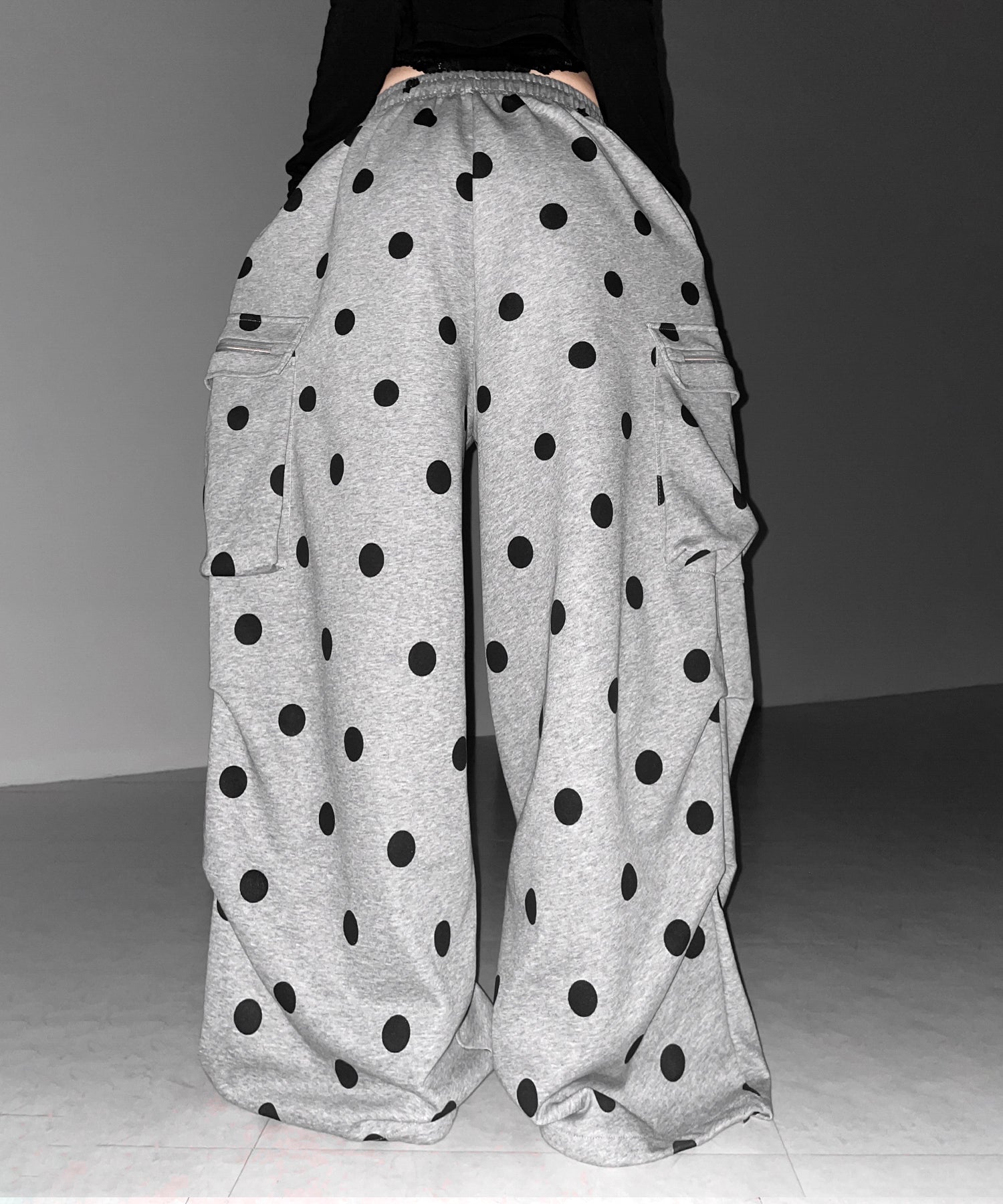 【 裾絞り可能2WAY 】ドットドローコードタックワイドカーゴスウェットパンツ / Dot drawcord tuck wide cargo sweatpants