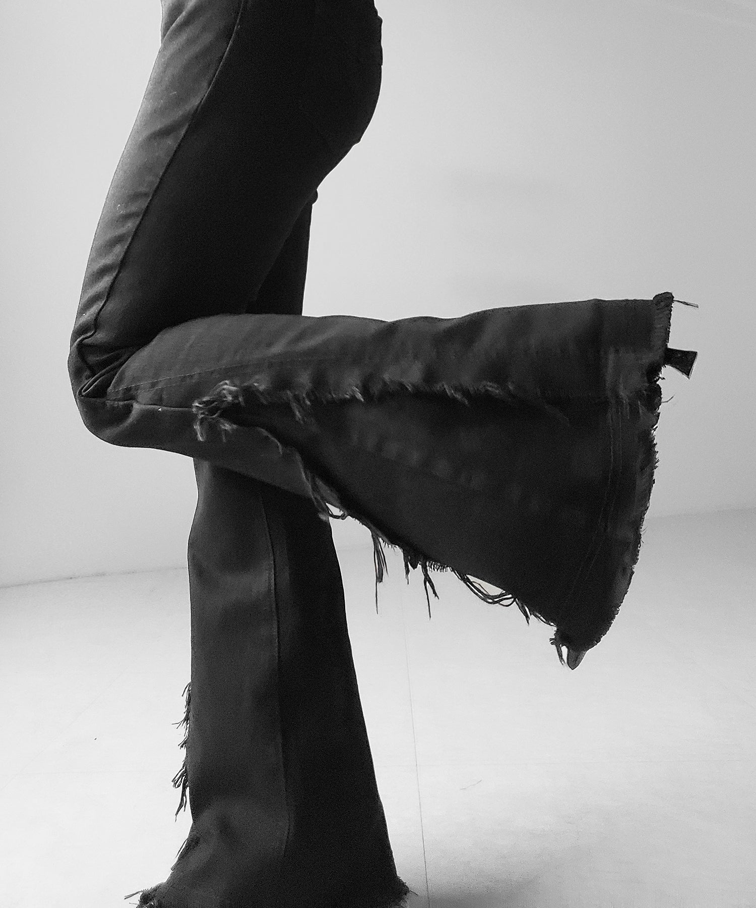 ヴィンテージライクフリンジストレッチフレアデニム / Vintage-like fringe stretch flare denim