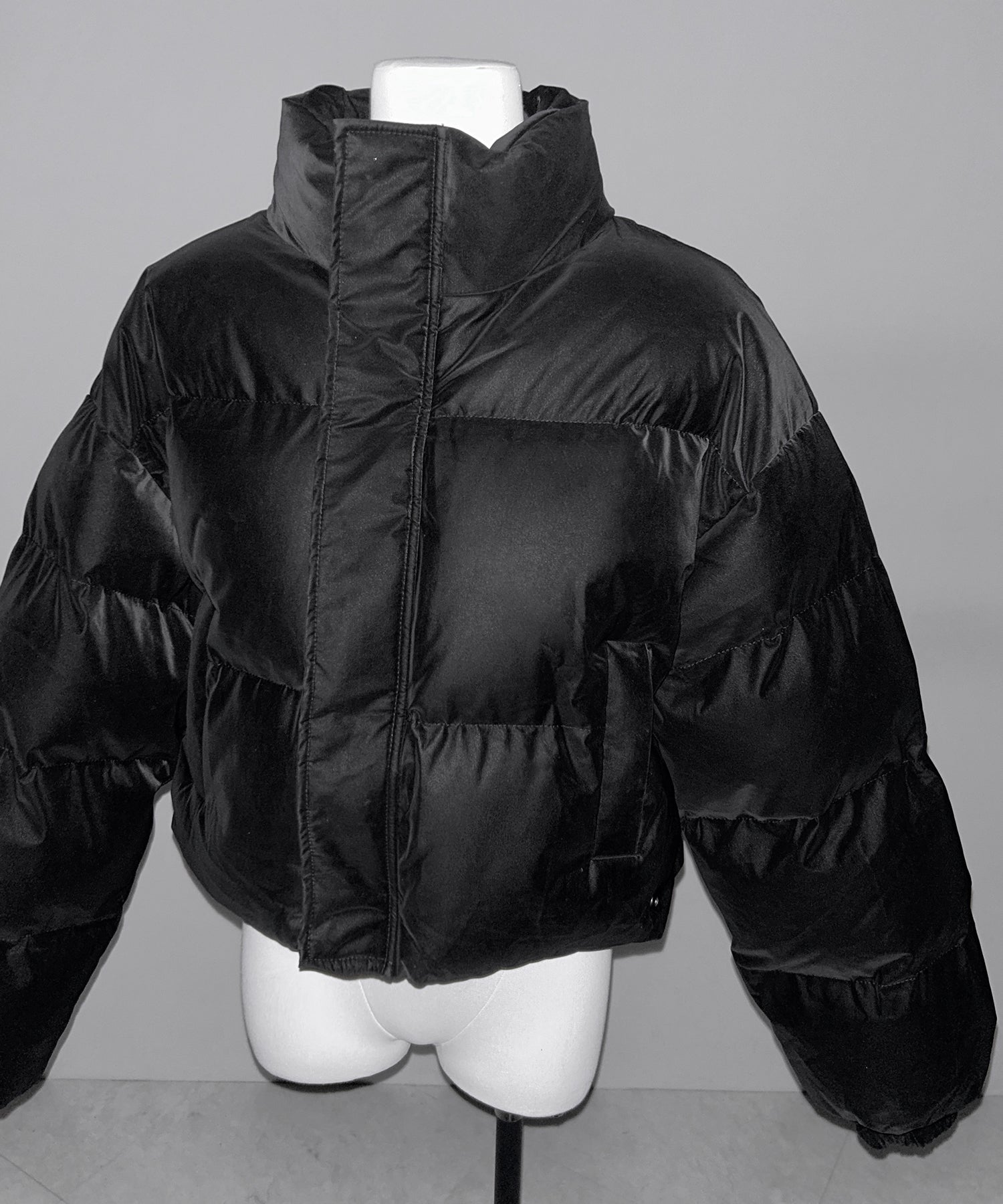 【 大好評につきロゴ無しバージョン追加! 】グランジロゴ刺繍ショートパフダウンジャケット / grunge logo embroidery short puff down jacket