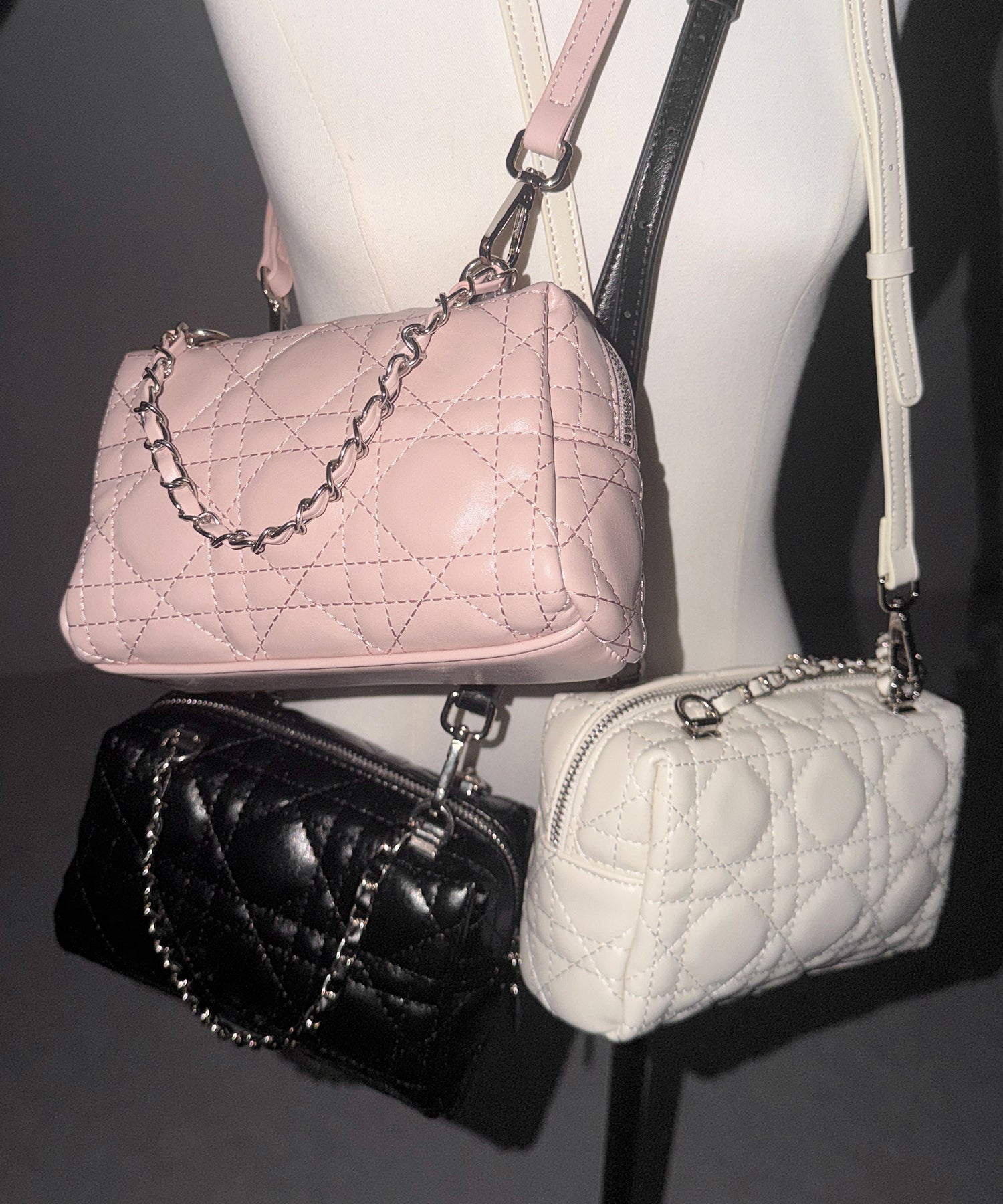 【 ショルダーストラップ付き2WAY 】キルティングスクエアチェーンショルダーミニバッグ / 2WAY quilted square chain shoulder mini bag