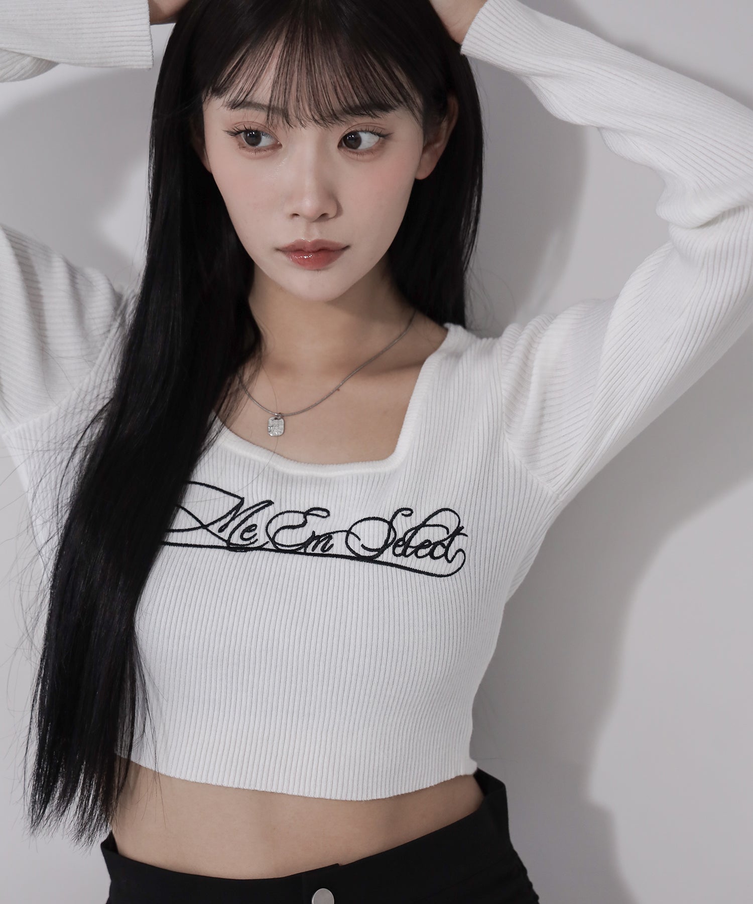 レタリングロゴ刺繍スクエアネックショートリブニットトップス / lettering logo embroidery square neck short rib knit tops