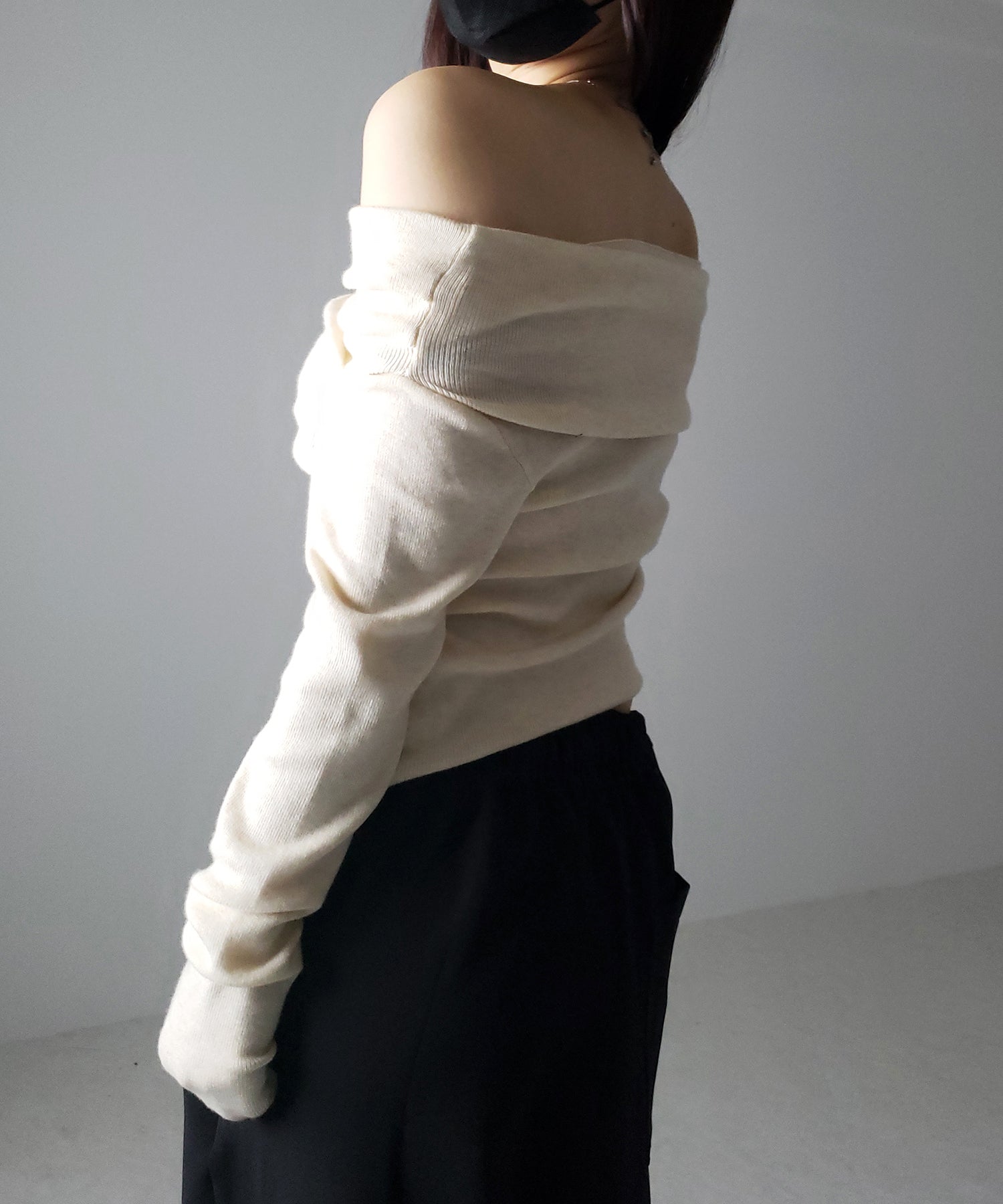 タックデザインドレープオフショルダーリブニット