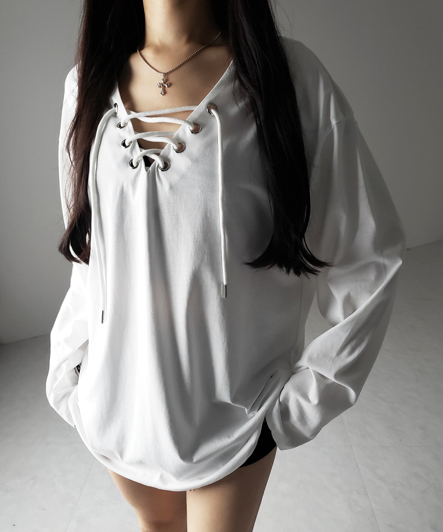 レースアップルーズシルエット長袖ビッグTシャツ / laceup loose silhouette long sleeve big T-shirt