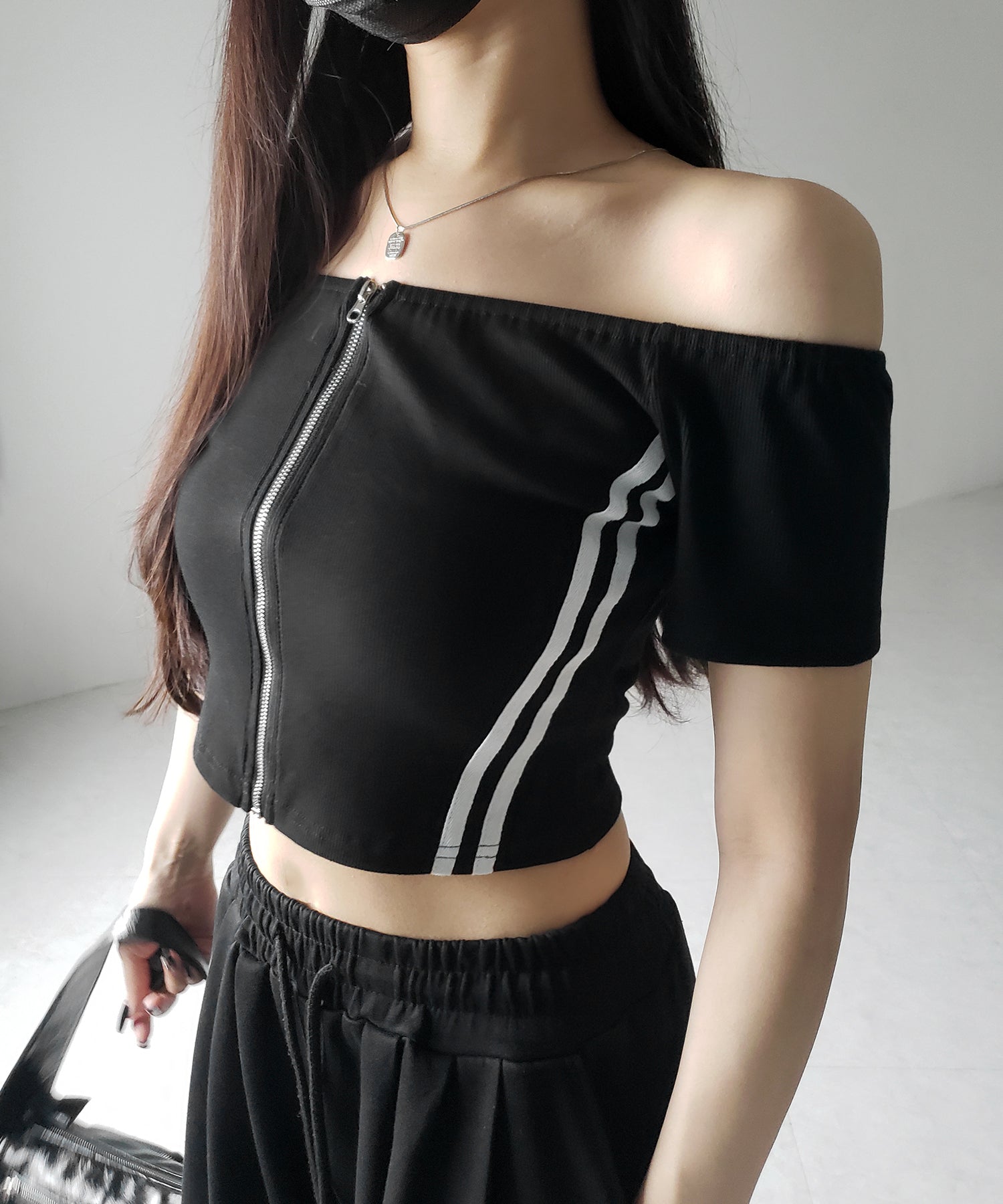 ジップアップオフショルサイドラインTシャツ / zipup off shoulder sideline T-shirt