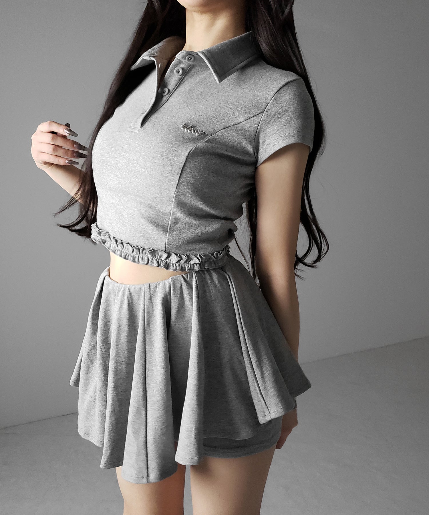 【 セットアップ 】ロゴプレート半袖トップス+フレアミニスカパン SET /( SETUP ) logo plate short sleeve tops + flared mini skirt pants