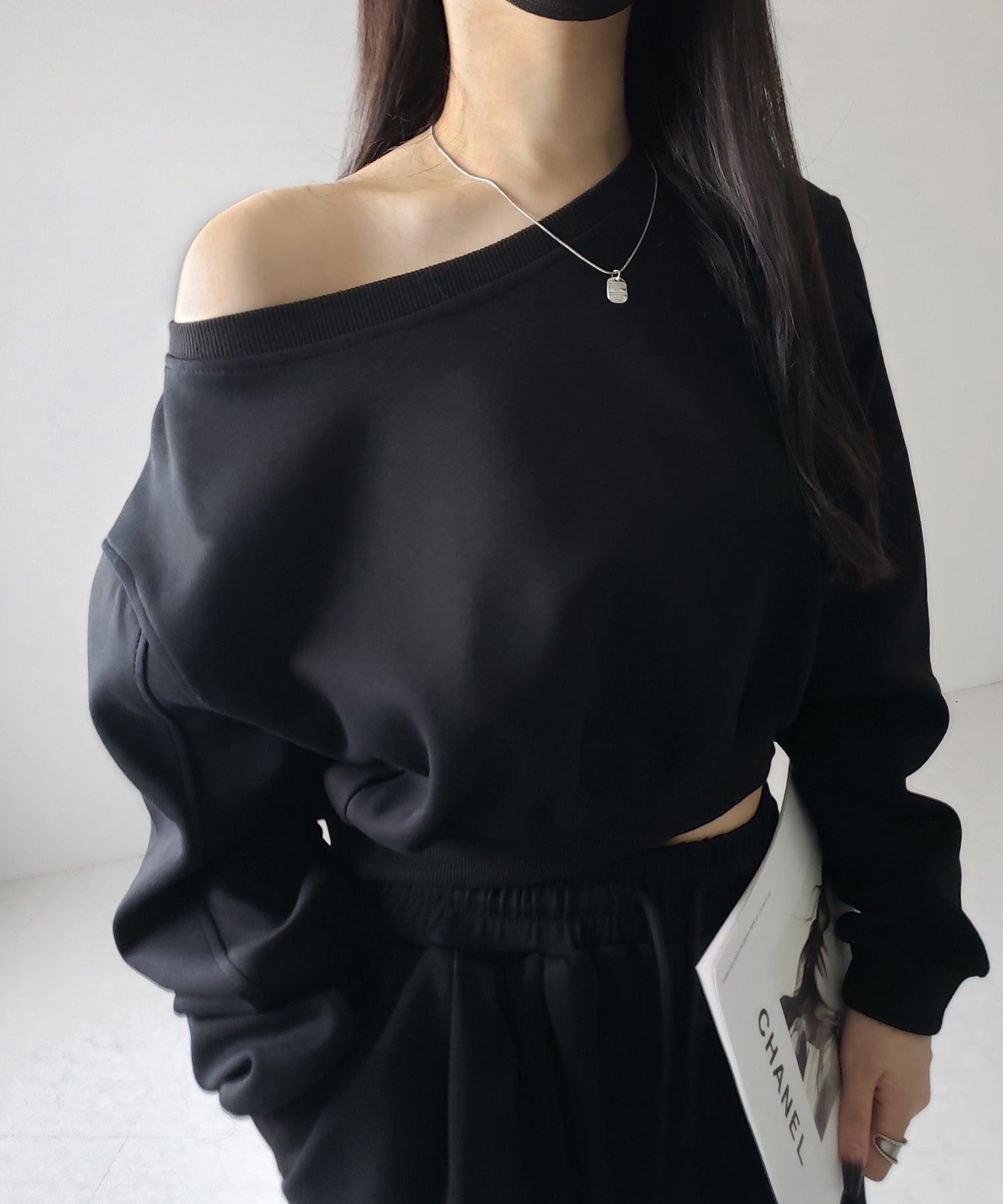 【 セットアップ 】ワンショルダーショートスウェットトップス + タックワイドパンツ SET / off shoulder short sweat tops & tack wide pants SET