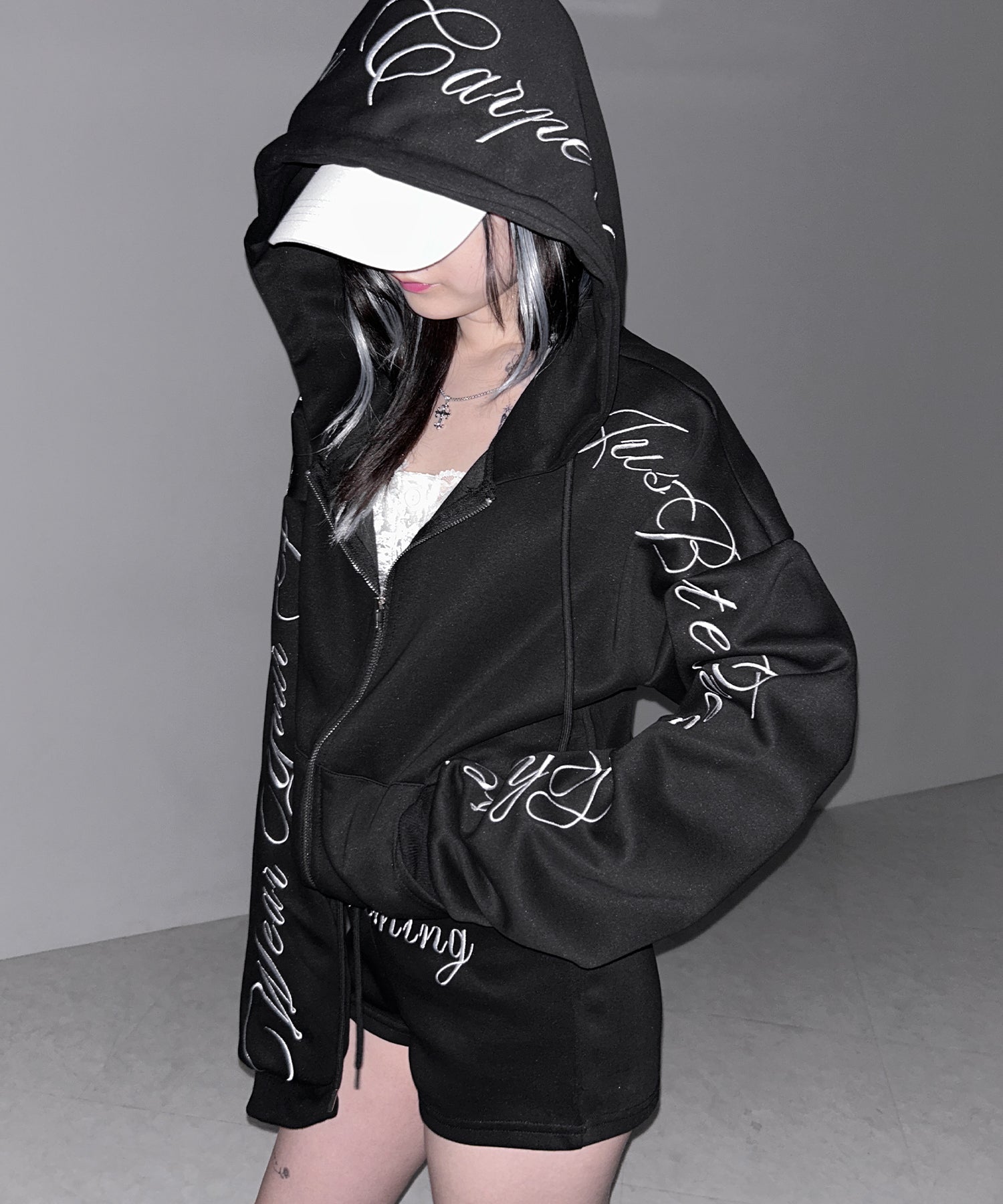 【 セットアップ 】レタリングロゴ刺繍ジップアップパーカー&ショートパンツ / lettering logo embroidery zip-up hoodie & short pants SETUP