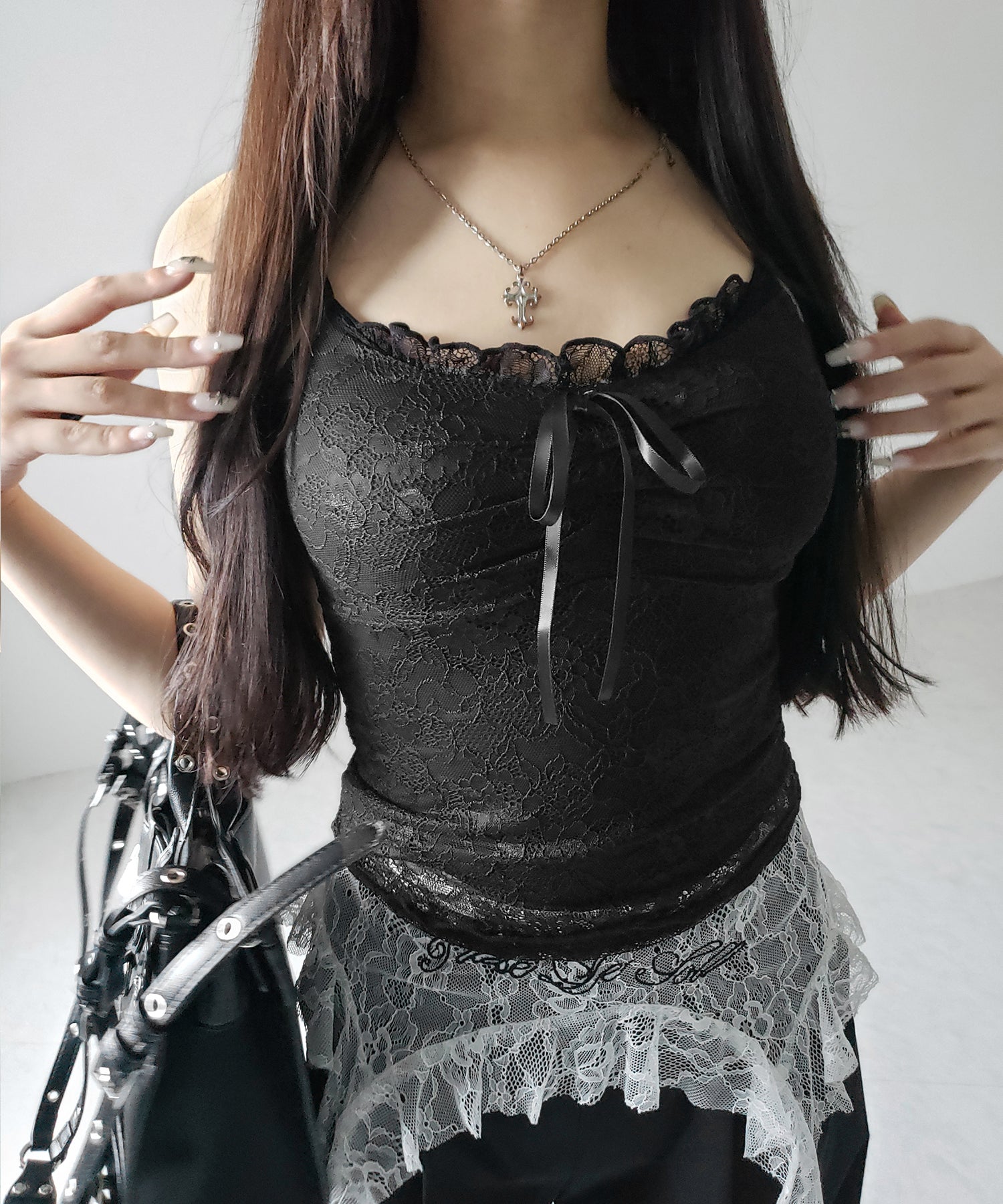 【 2color 】フロントリボンレースレイヤードキャミソール / front ribbon lace layered camisole