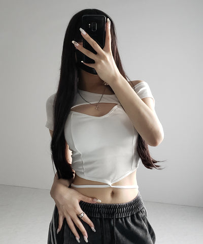 胸開きカットアウトクロスストラップワンショルダーTシャツ / open chest cutout cross strap one shoulder T-shirts