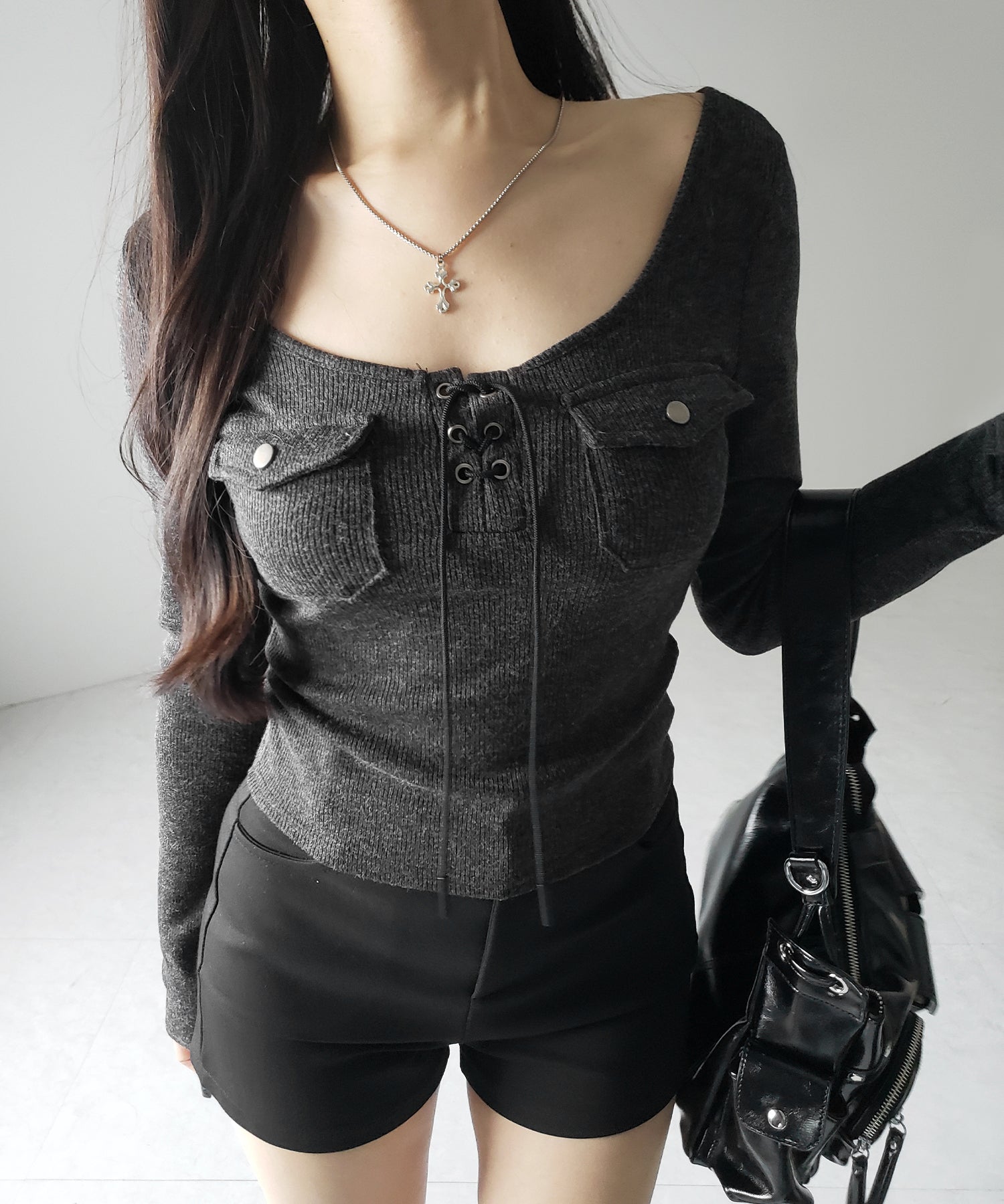 レースアップアウトポケットスリムリブトップス / lace up out pocket slim ribbed tops