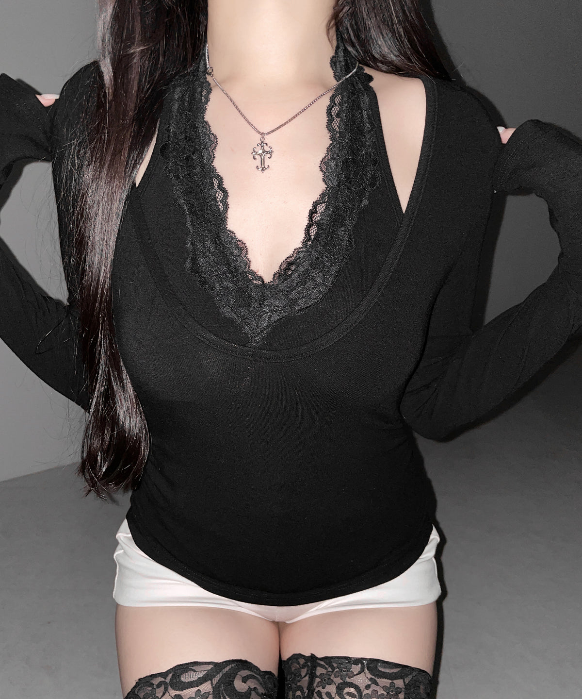ホルターネックレースレイヤードトップス / Halter neck lace layered tops