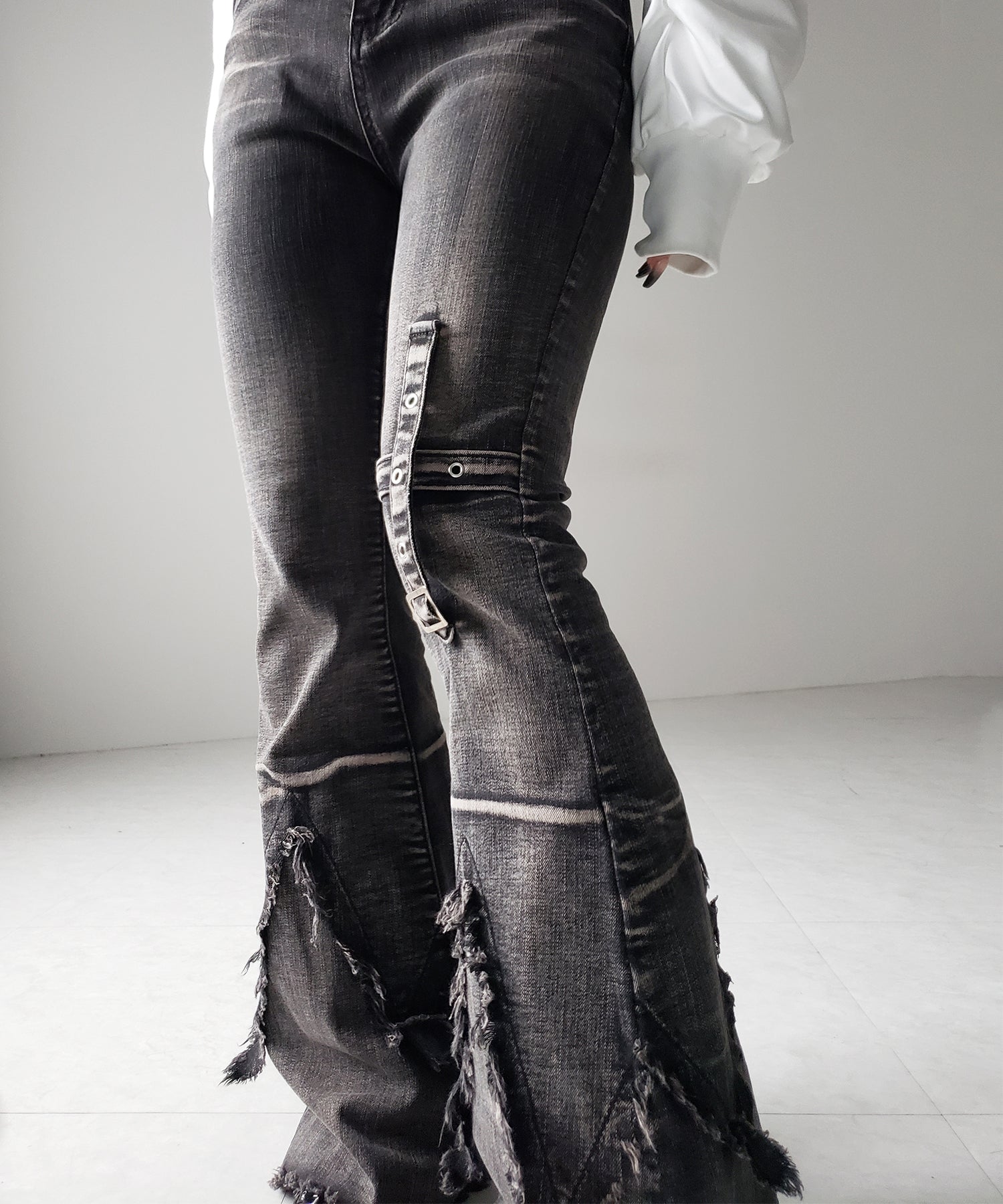 クロスデザインヴィンテージライクフリンジストレッチフレアデニム / cross design vintage-like fringe stretch flare denim