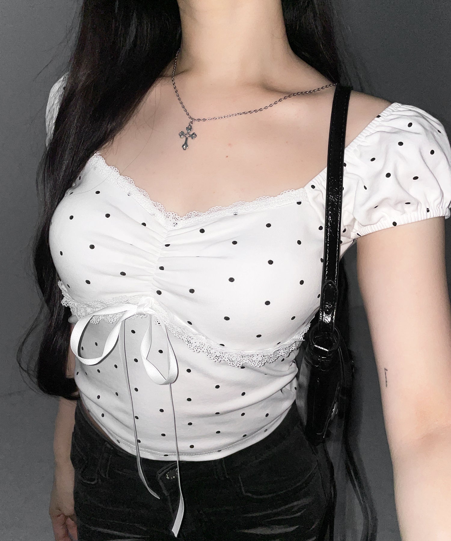 ドットレースリボンギャザーオフショルトップス / dot lace ribbon gathered off shoulder tops