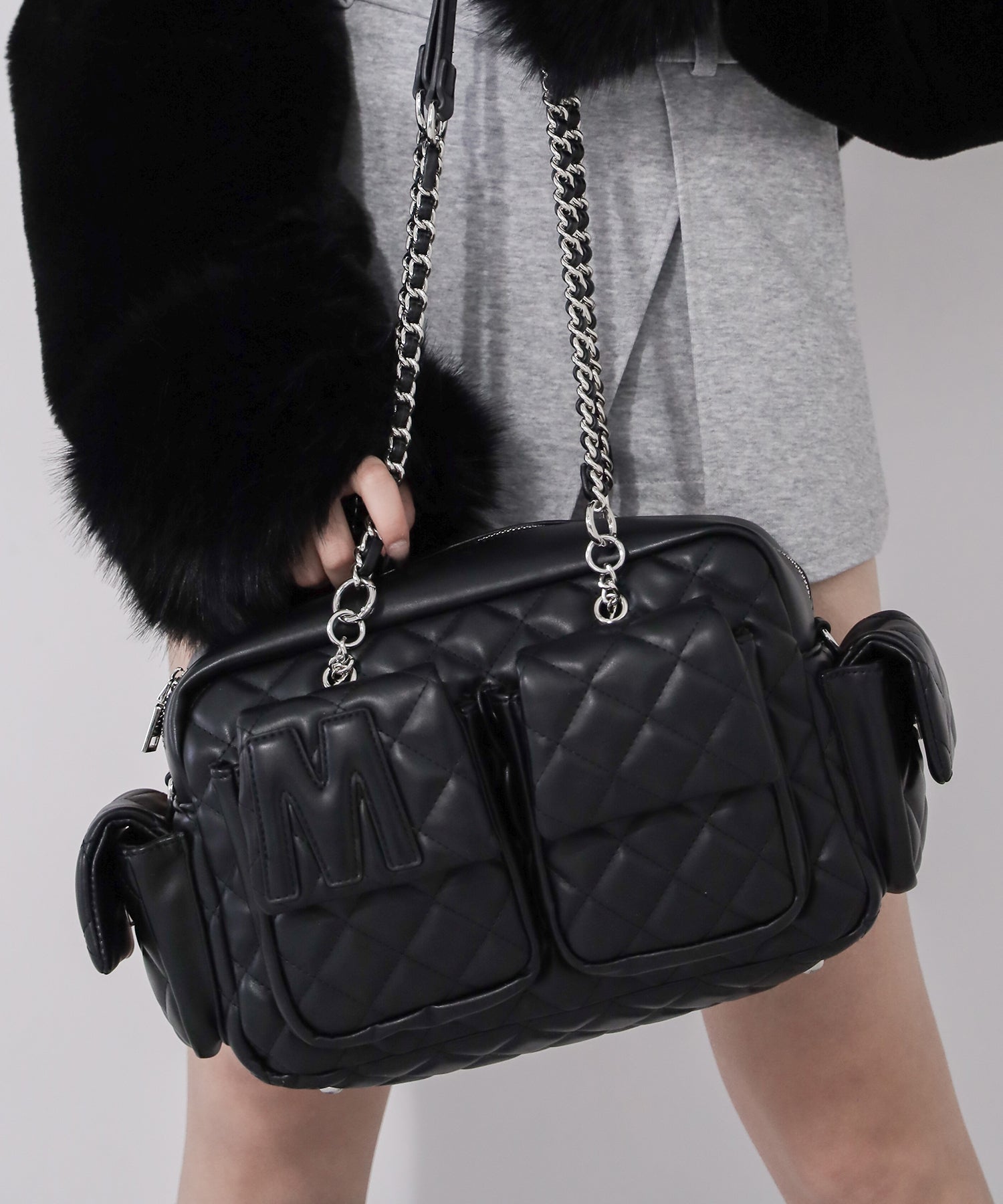 【 2WAY 】Mロゴフェイクレザーキルティングチェーンショルダーバッグ / M logo fake leather quilting chain shoulder bag