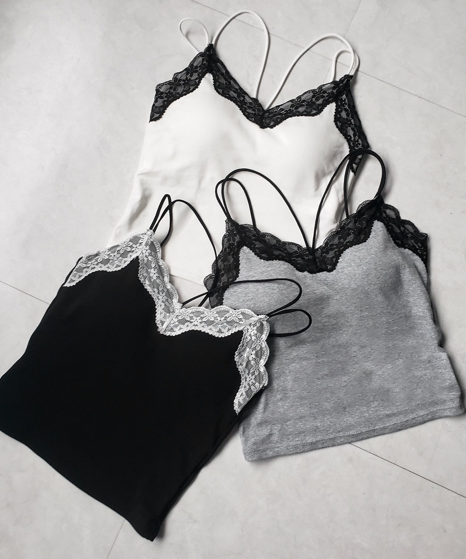 【 新色ピンク追加!カップ付き 】配色レースクロップドリブキャミソール / bicolor lace cropped rib camisole