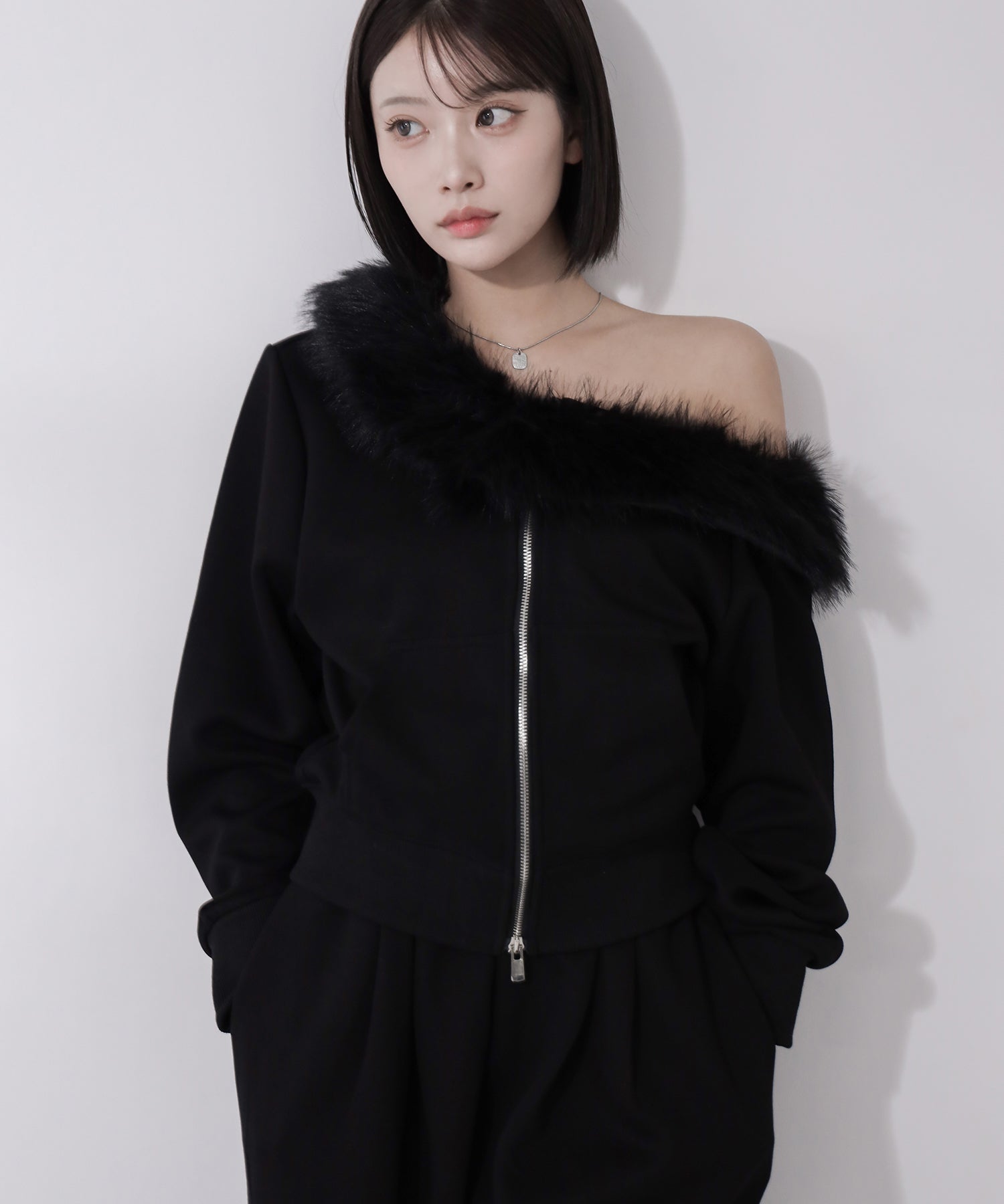 【 セットアップ 】ファーダブルジップワンショルスウェット&タックワイドスウェットパンツ / Fur double-zip one-shoulder sweatshirt & tuck wide sweatpants SETUP